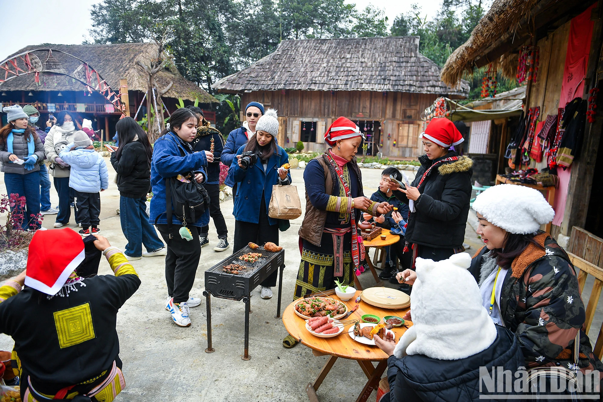 品尝西北地区美食。 品尝西北地区美食。