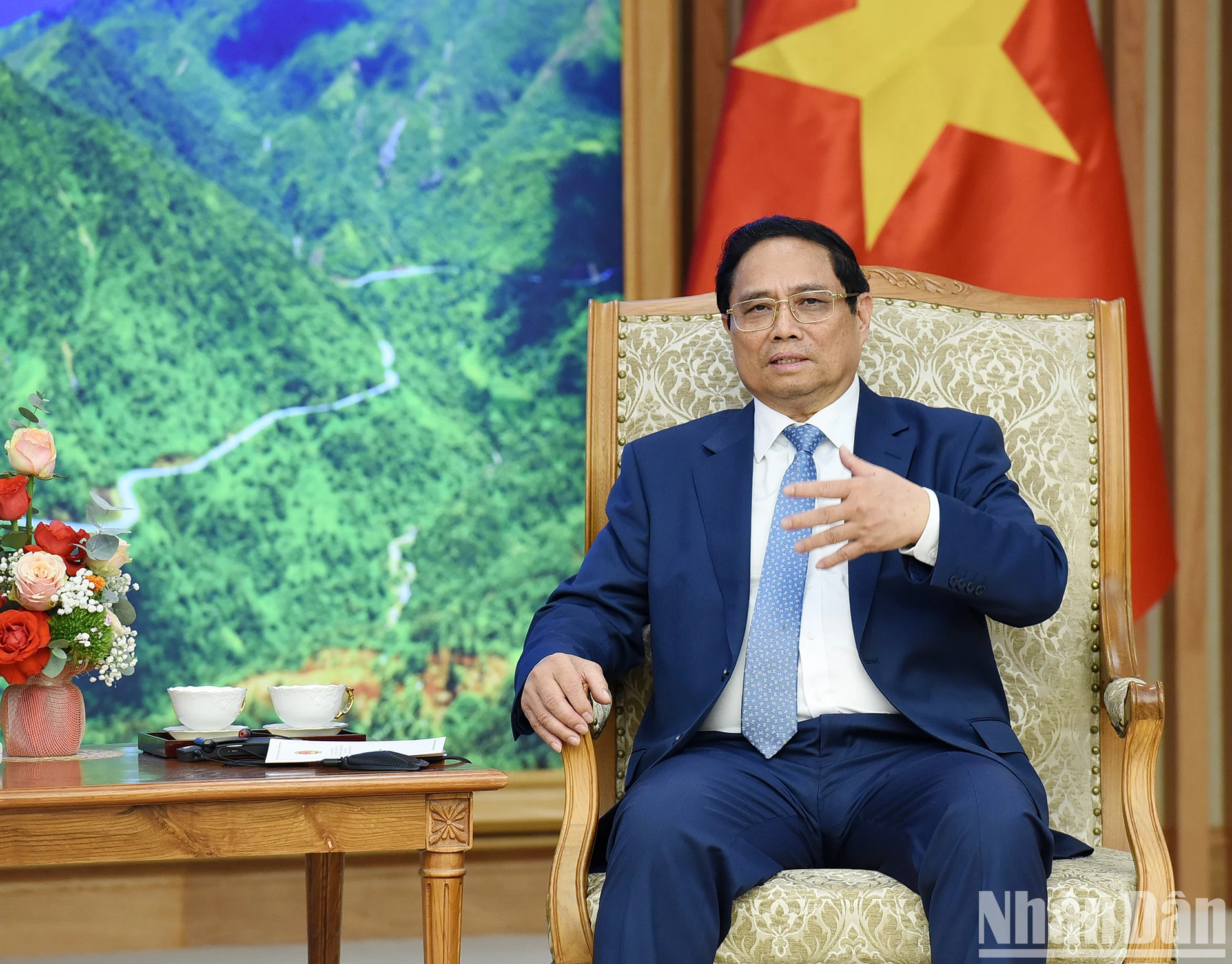 范明正总理在会见中发表讲话。 范明正总理在会见中发表讲话。