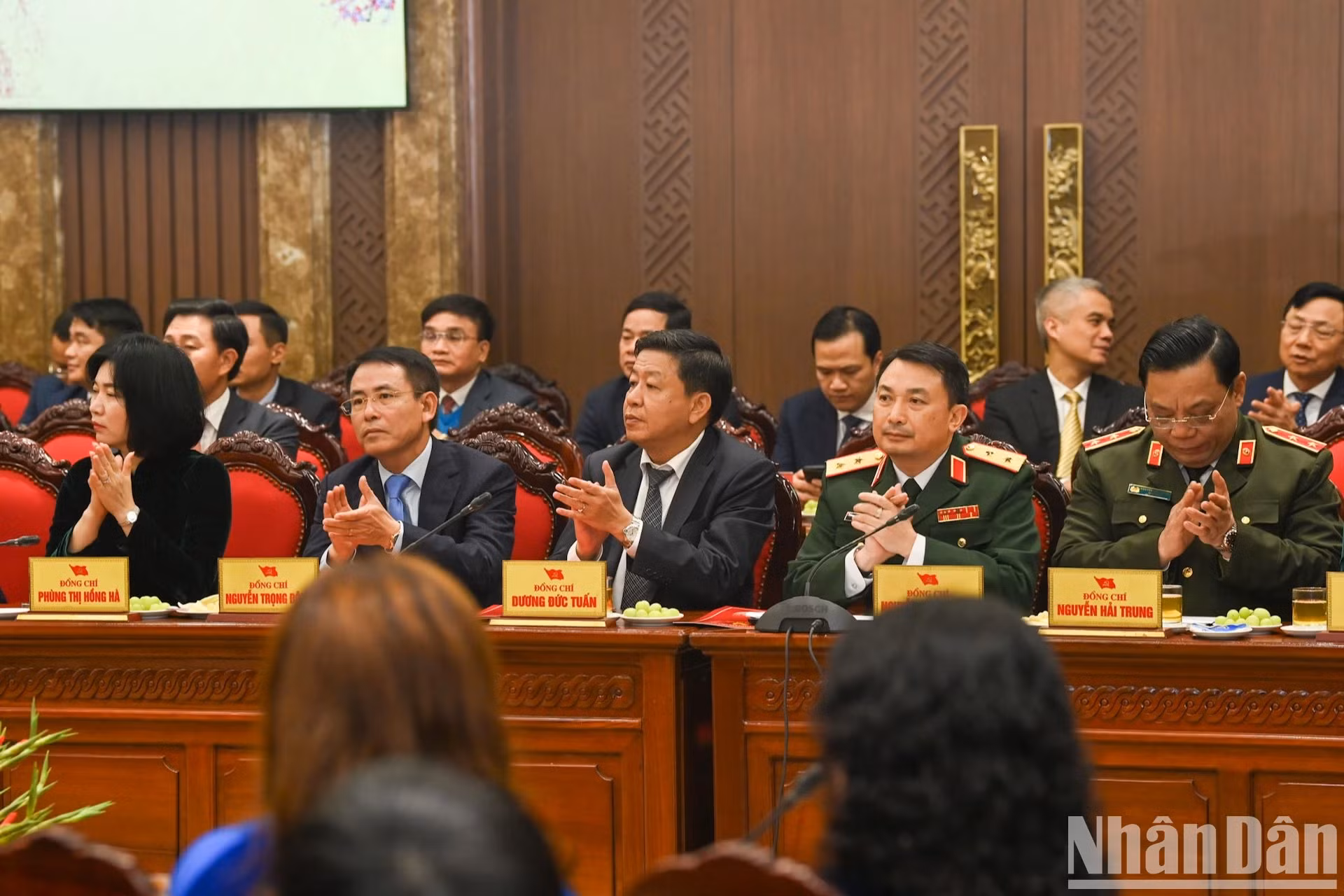 与会代表。