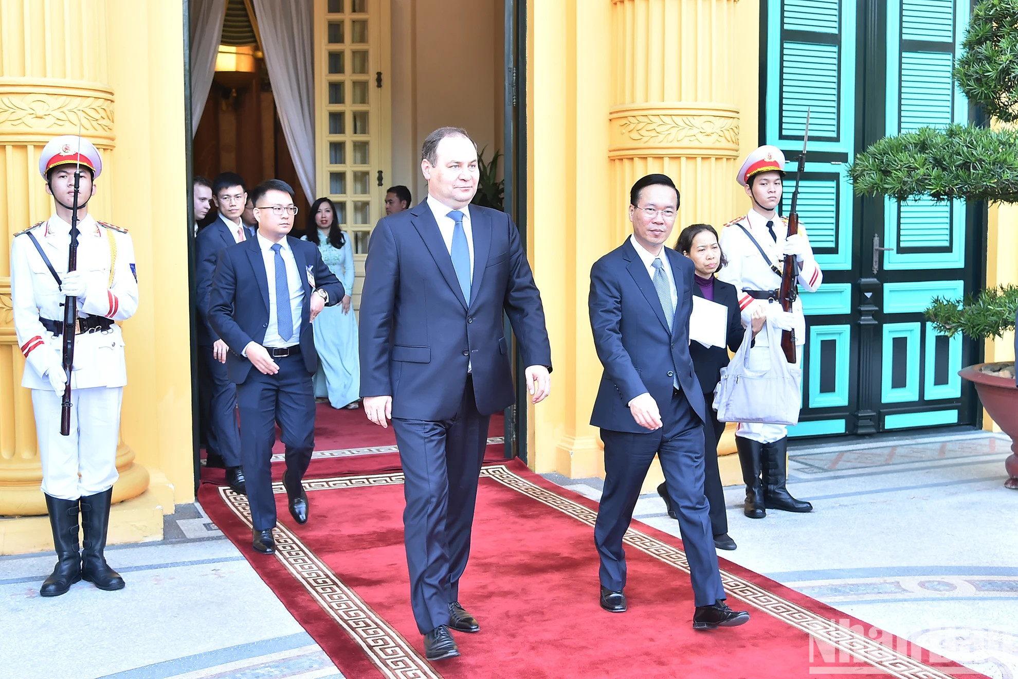 武文赏主席欢送白俄罗斯总理罗曼·戈洛夫琴科。