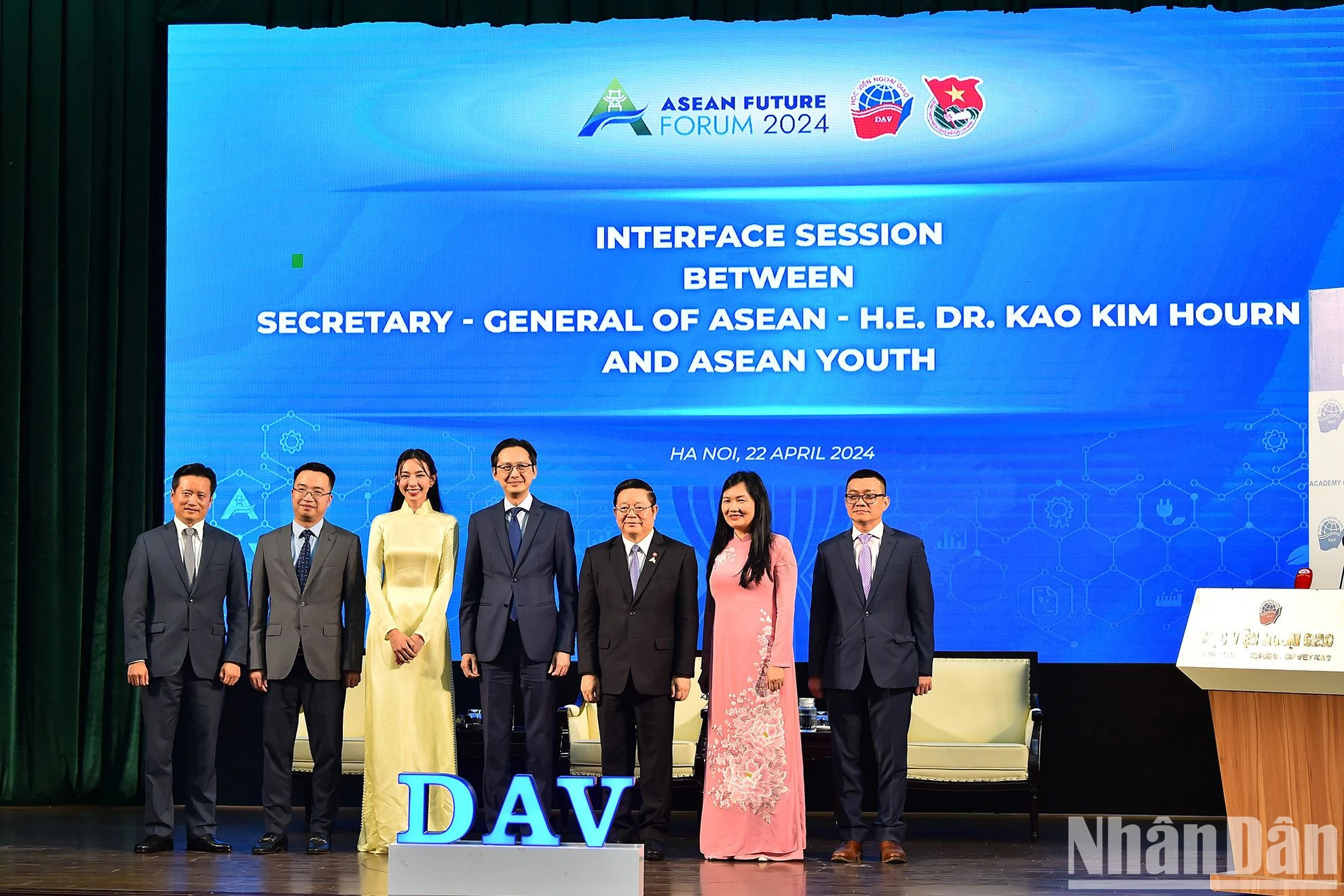 与会代表合影。