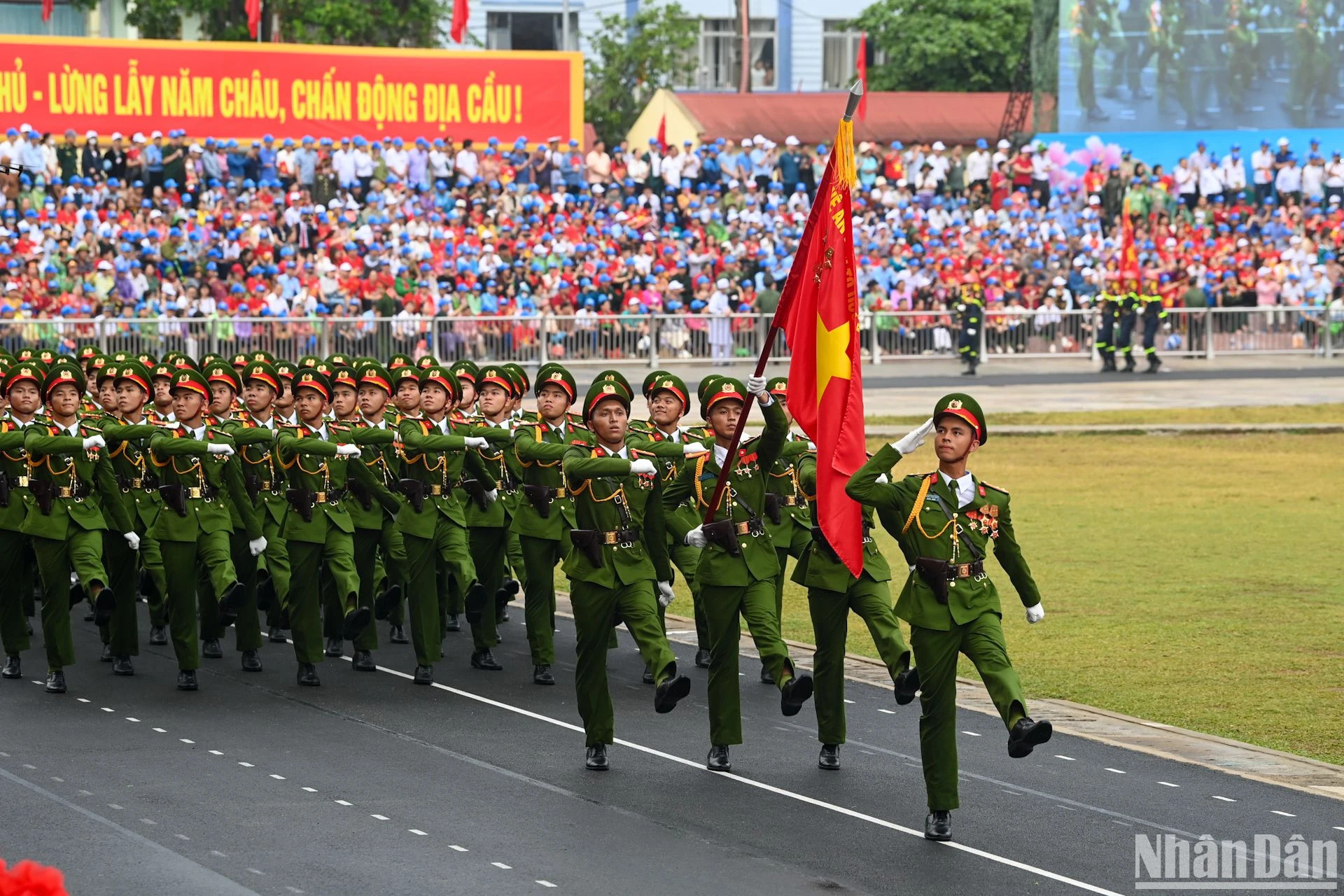 越南人民警察。 越南人民警察。
