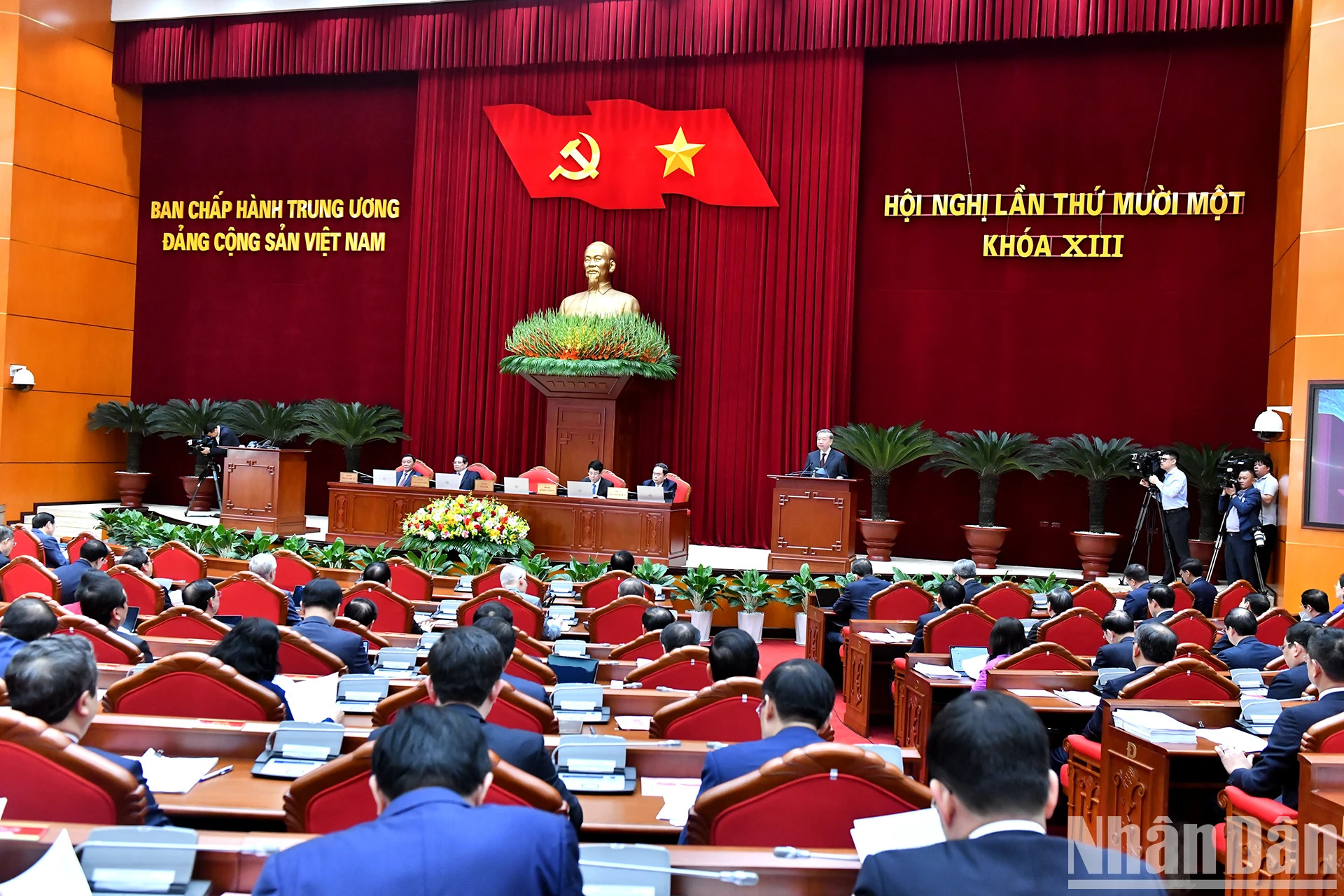 越共中央总书记苏林致开幕词。