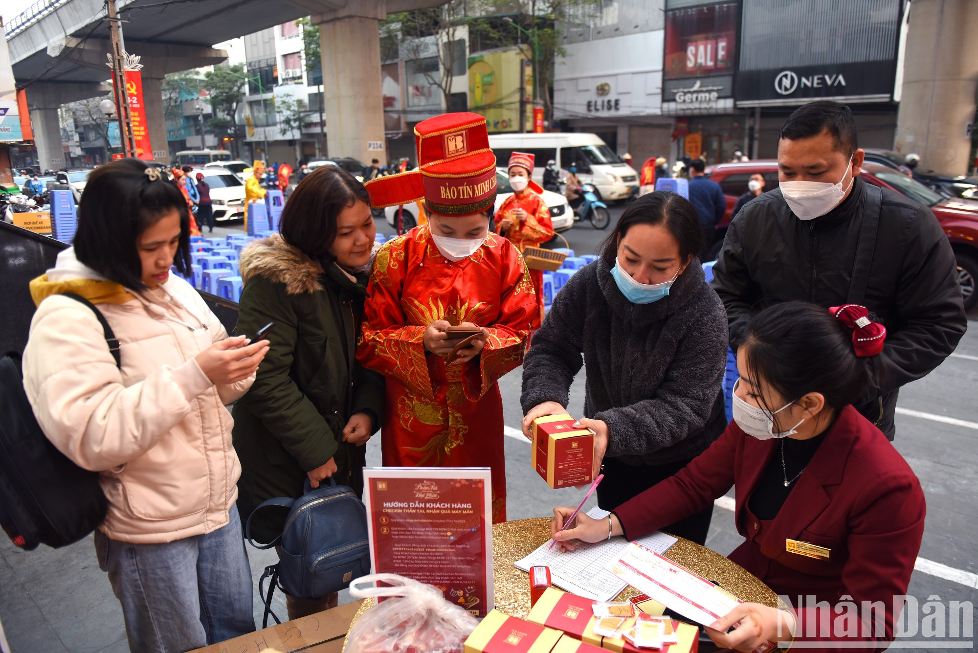 购买黄金后的客户将获得更多幸运礼物。 购买黄金后的客户将获得更多幸运礼物。