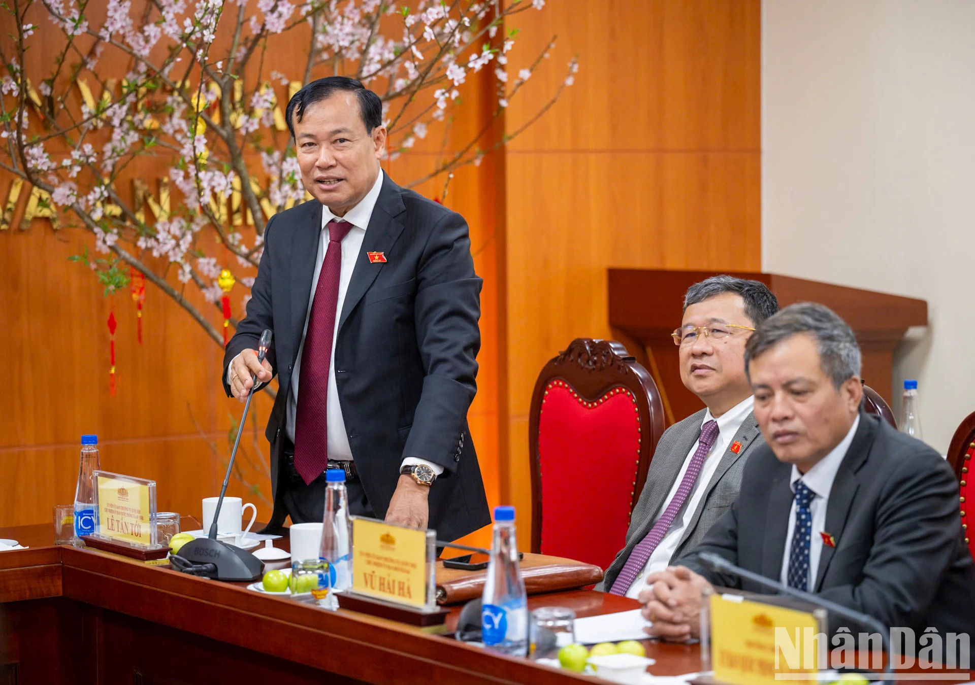 国会国防安全委员会主任黎晋至发表讲话。 国会国防安全委员会主任黎晋至发表讲话。