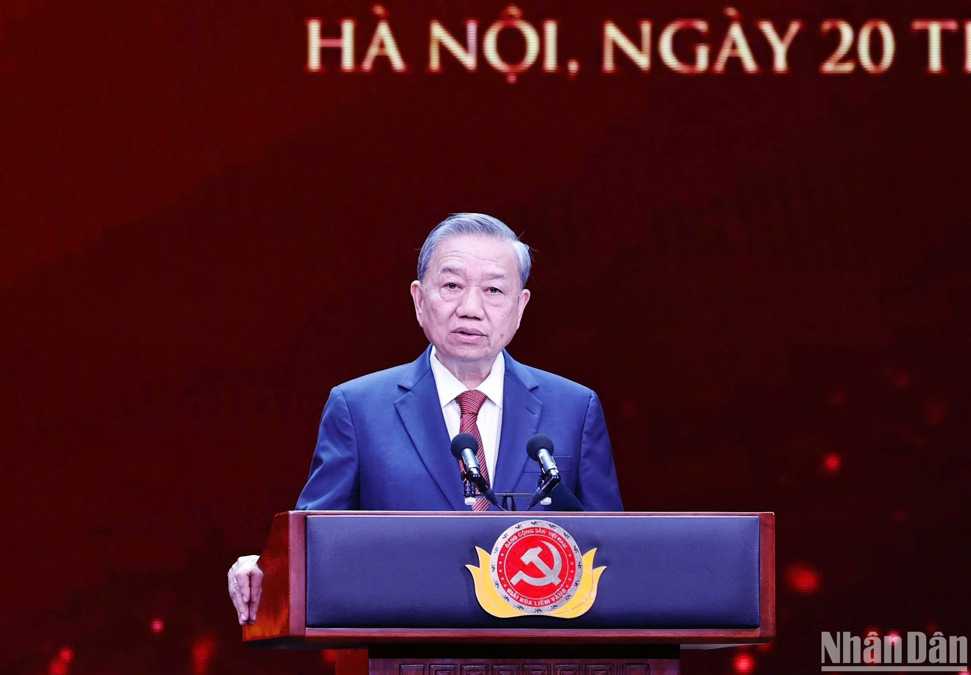 苏林总书记在颁奖典礼上发表讲话。 苏林总书记在颁奖典礼上发表讲话。