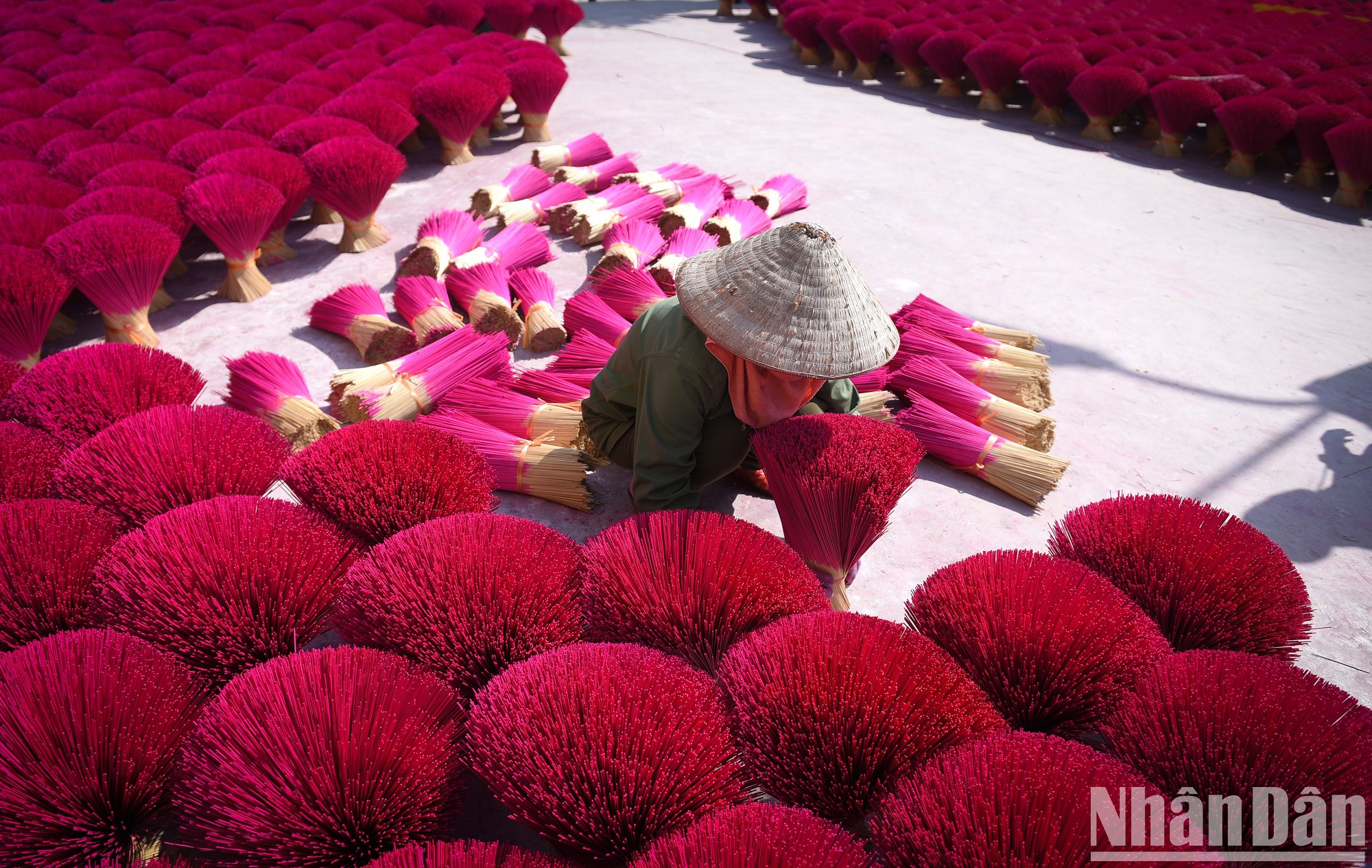要想拍出满意的照片，游客应选择晴天前往广富球乡。