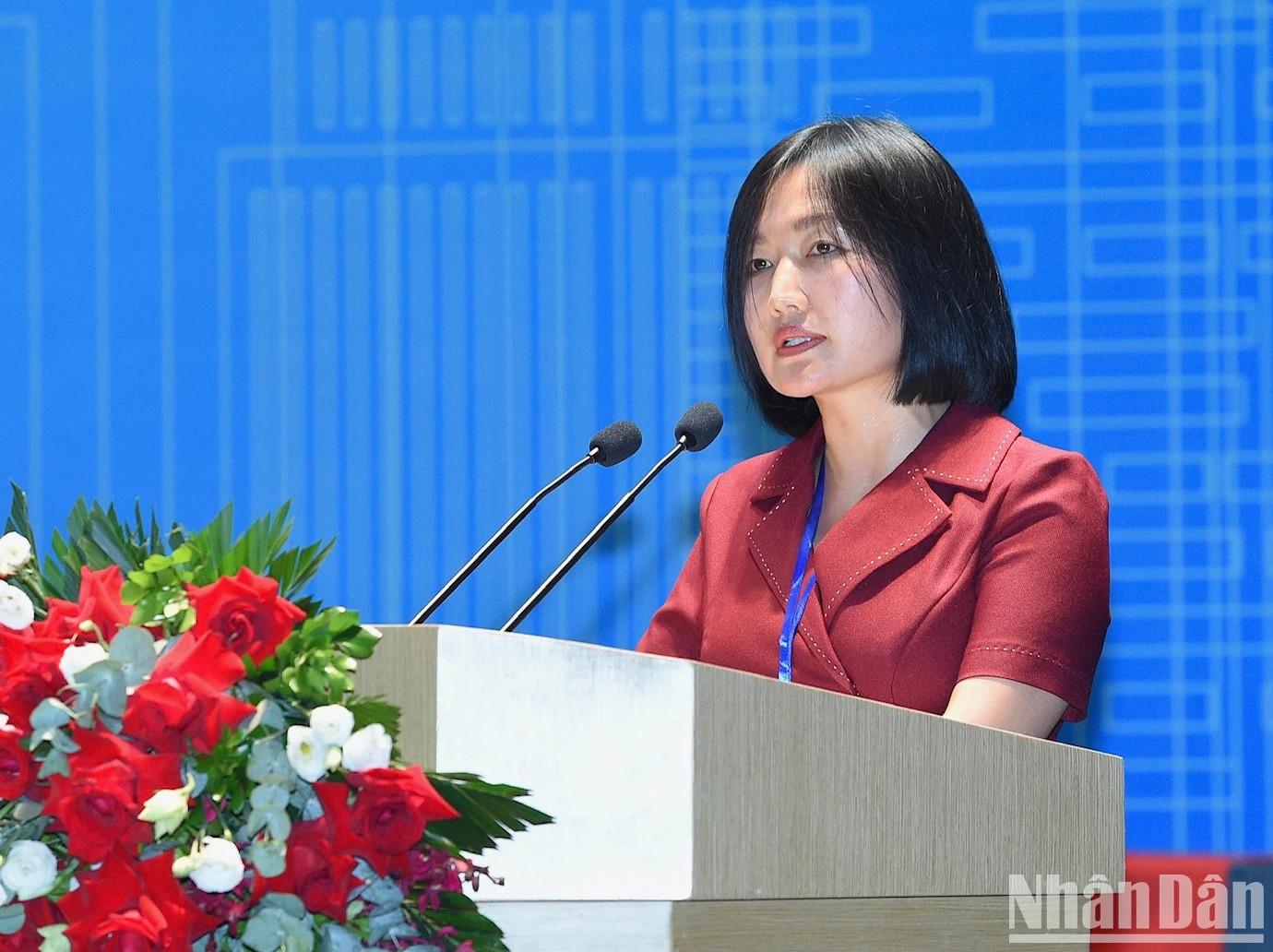 越南电信军工电信集团人力资源总监武氏梅女士作了有关数字化转型以及将科技应用于生产经营过程,为提高劳动生产率做出贡献的报告。 越南电信军工电信集团人力资源总监武氏梅女士作了有关数字化转型以及将科技应用于生产经营过程,为提高劳动生产率做出贡献的报告。