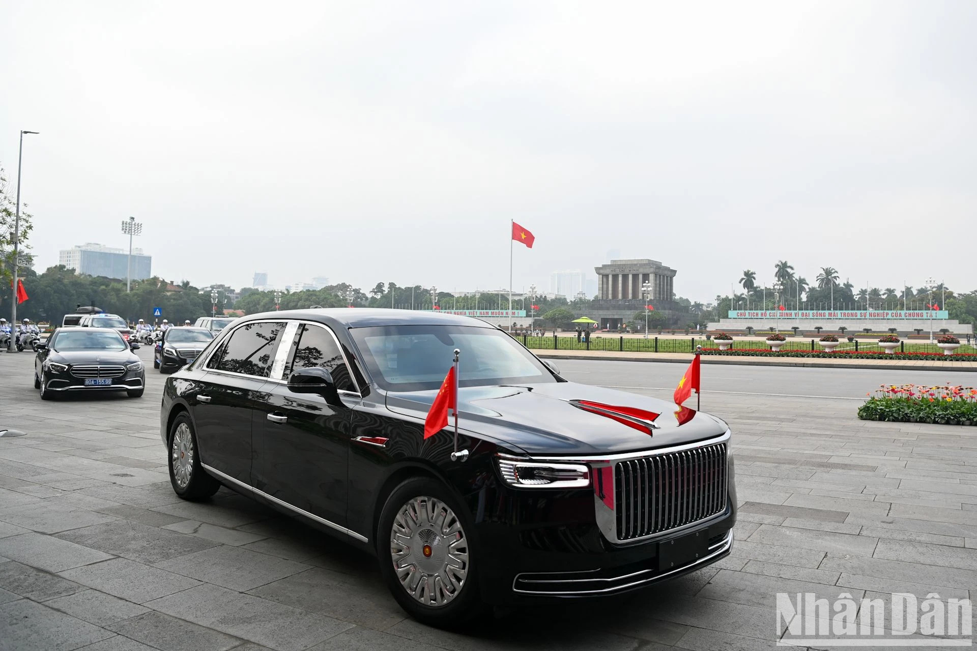 中国高级代表团车队沿着独立街前往国会大厦。 中国高级代表团车队沿着独立街前往国会大厦。