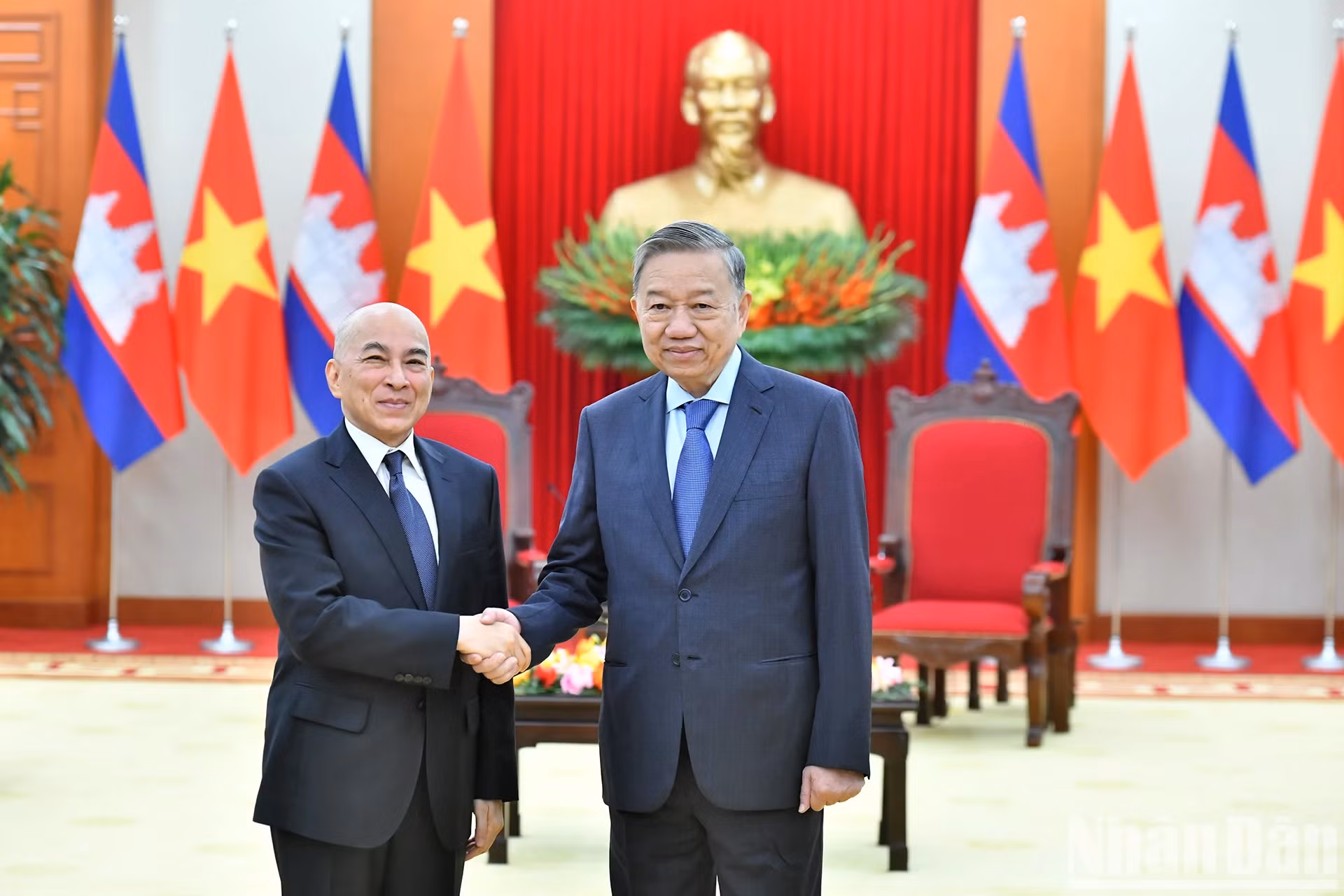 越共中央总书记苏林和柬埔寨国王诺罗敦·西哈莫尼。