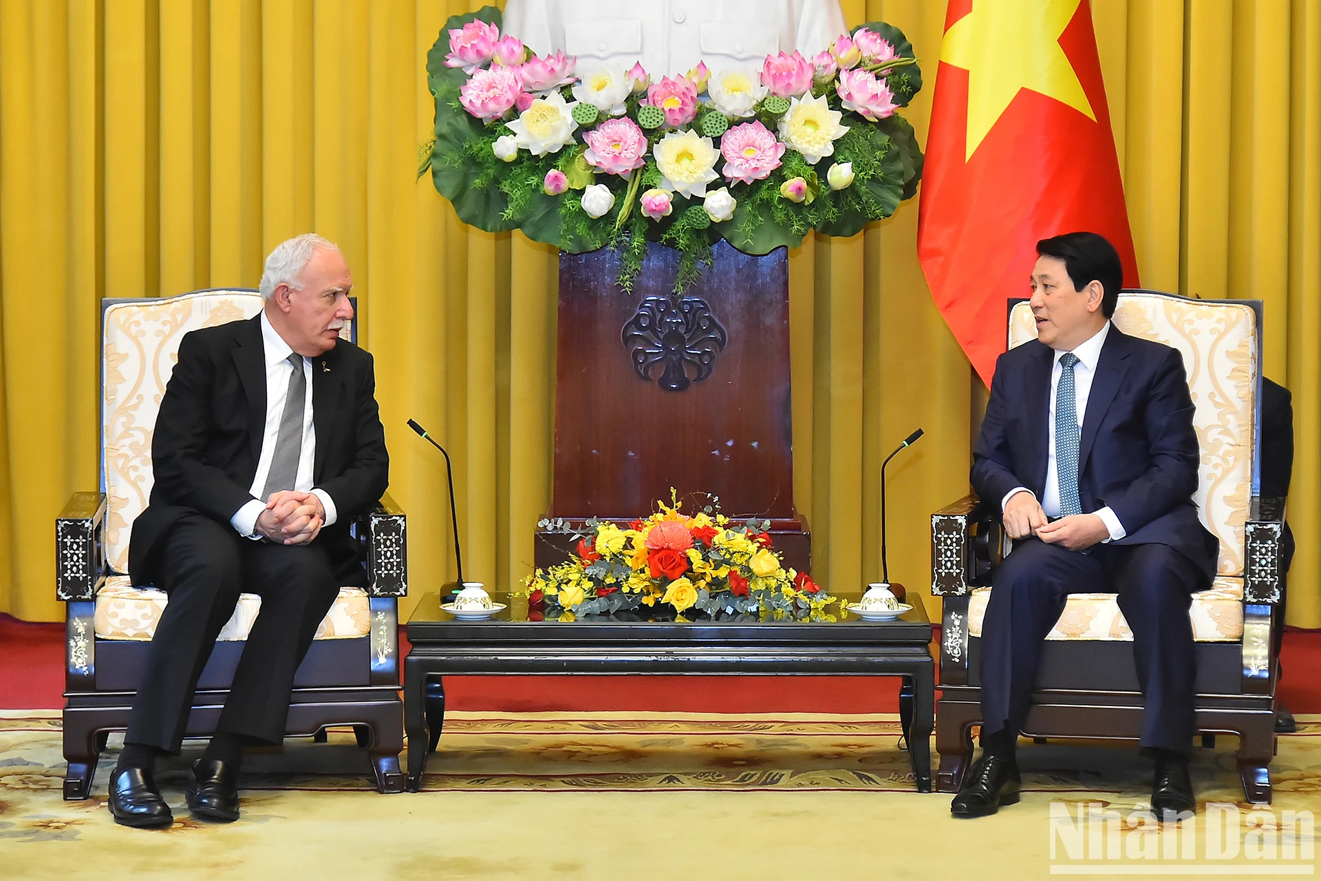 国家主席梁强会见巴勒斯坦总统的特使里亚德·马尔基。