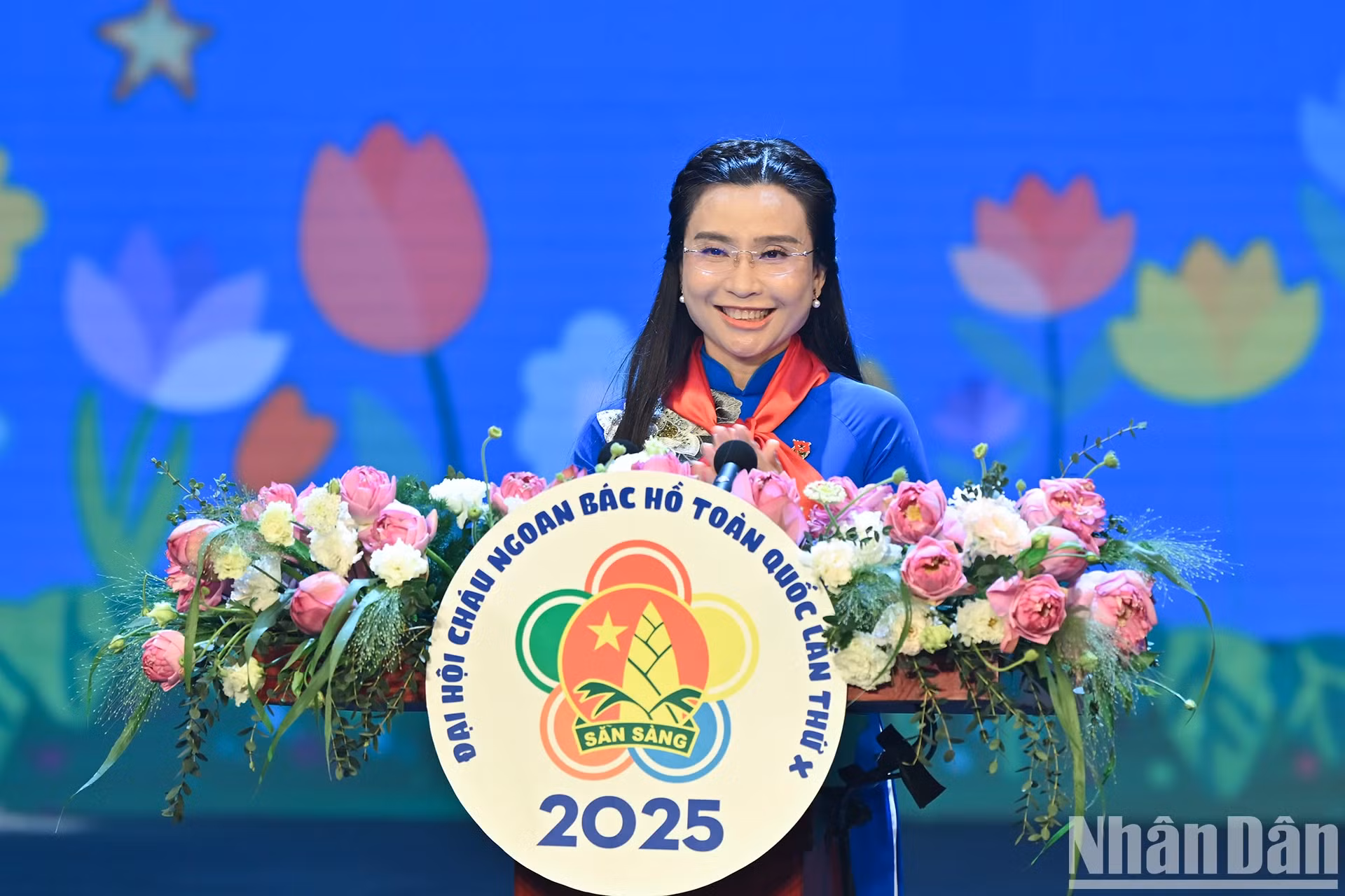 中央少先队委员会主席阮范维壮在表彰大会上发表讲话。