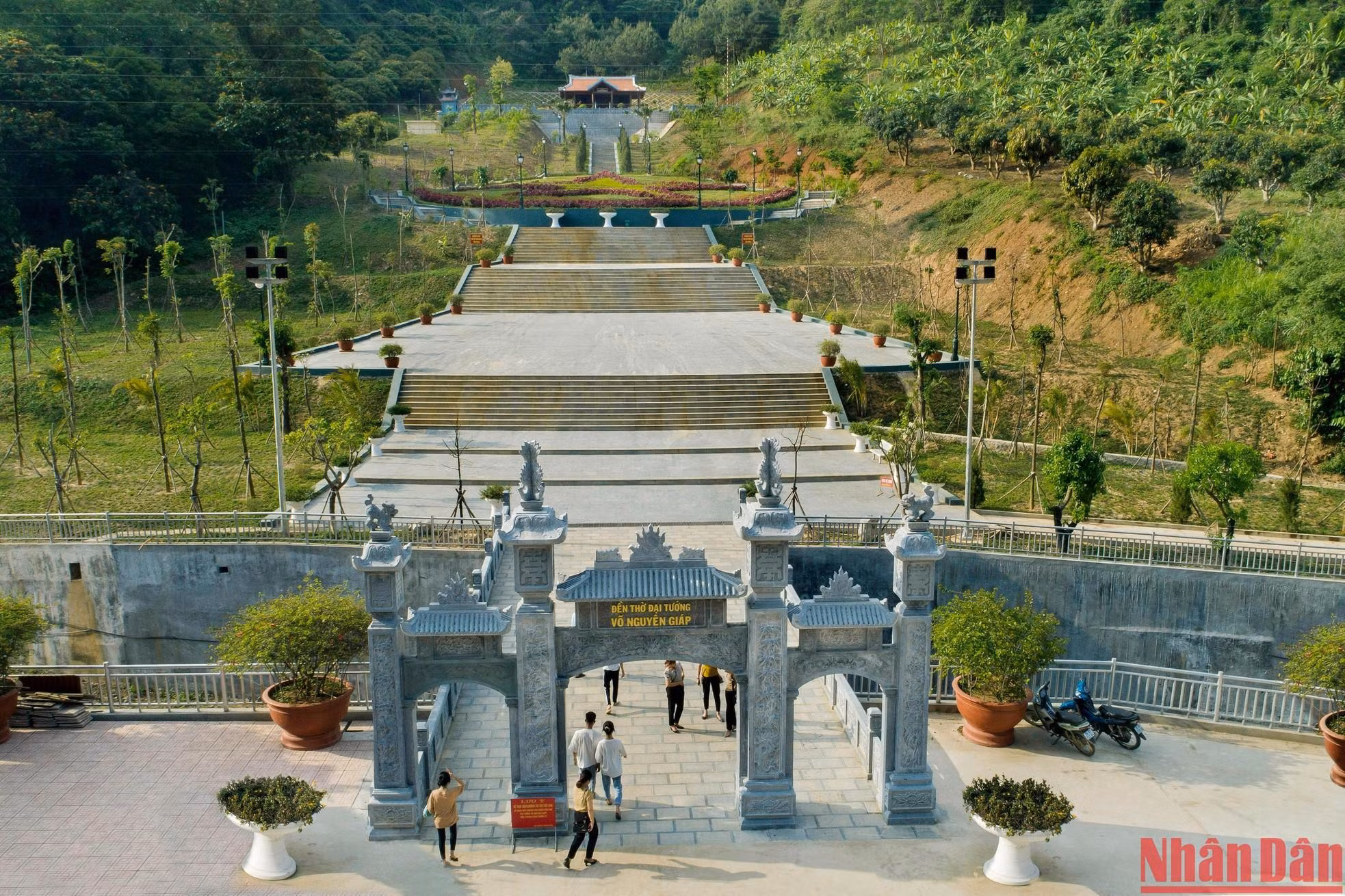 从高处俯瞰武元甲大将庙。