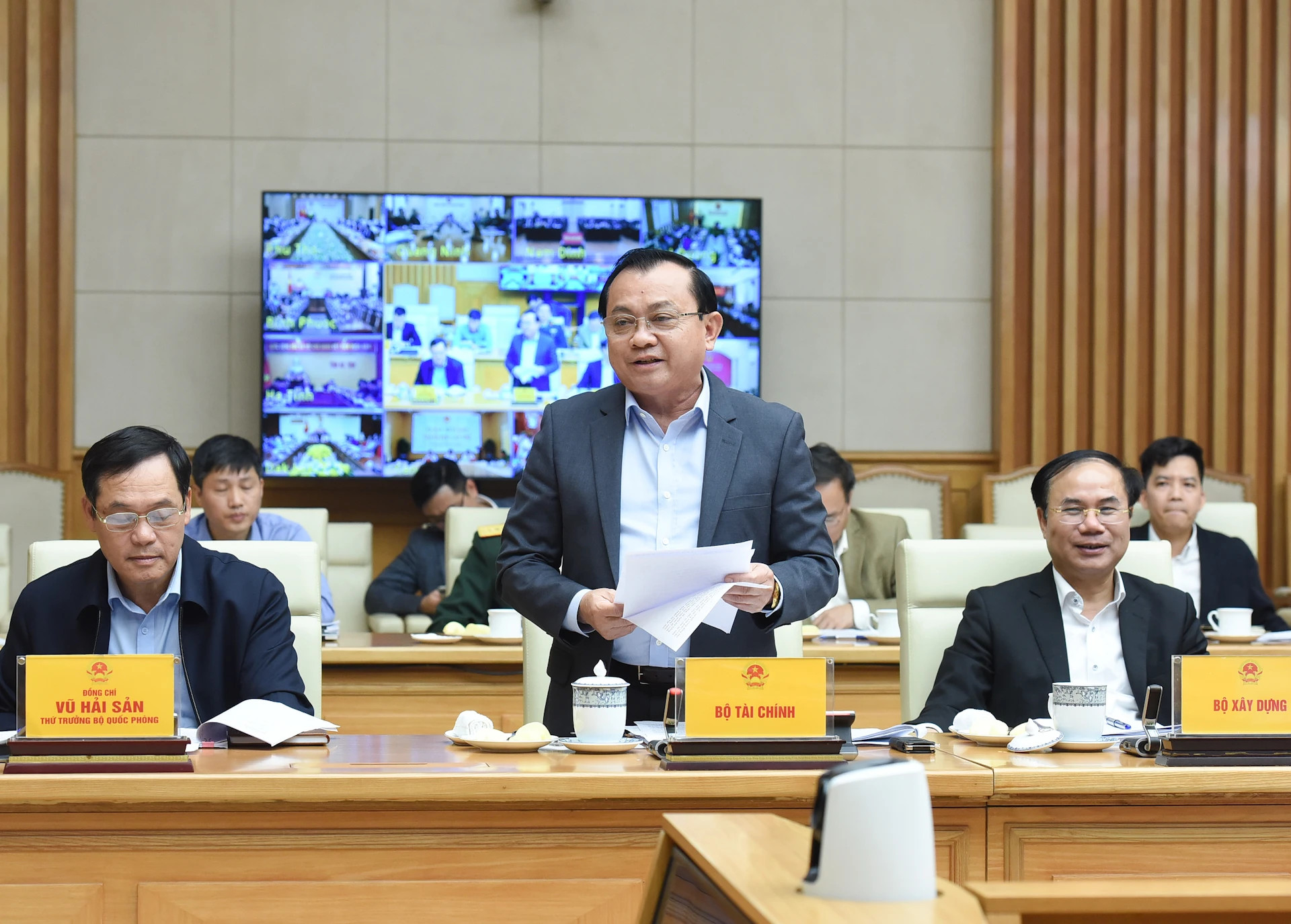 财政部副部长黎晋近发表讲话。