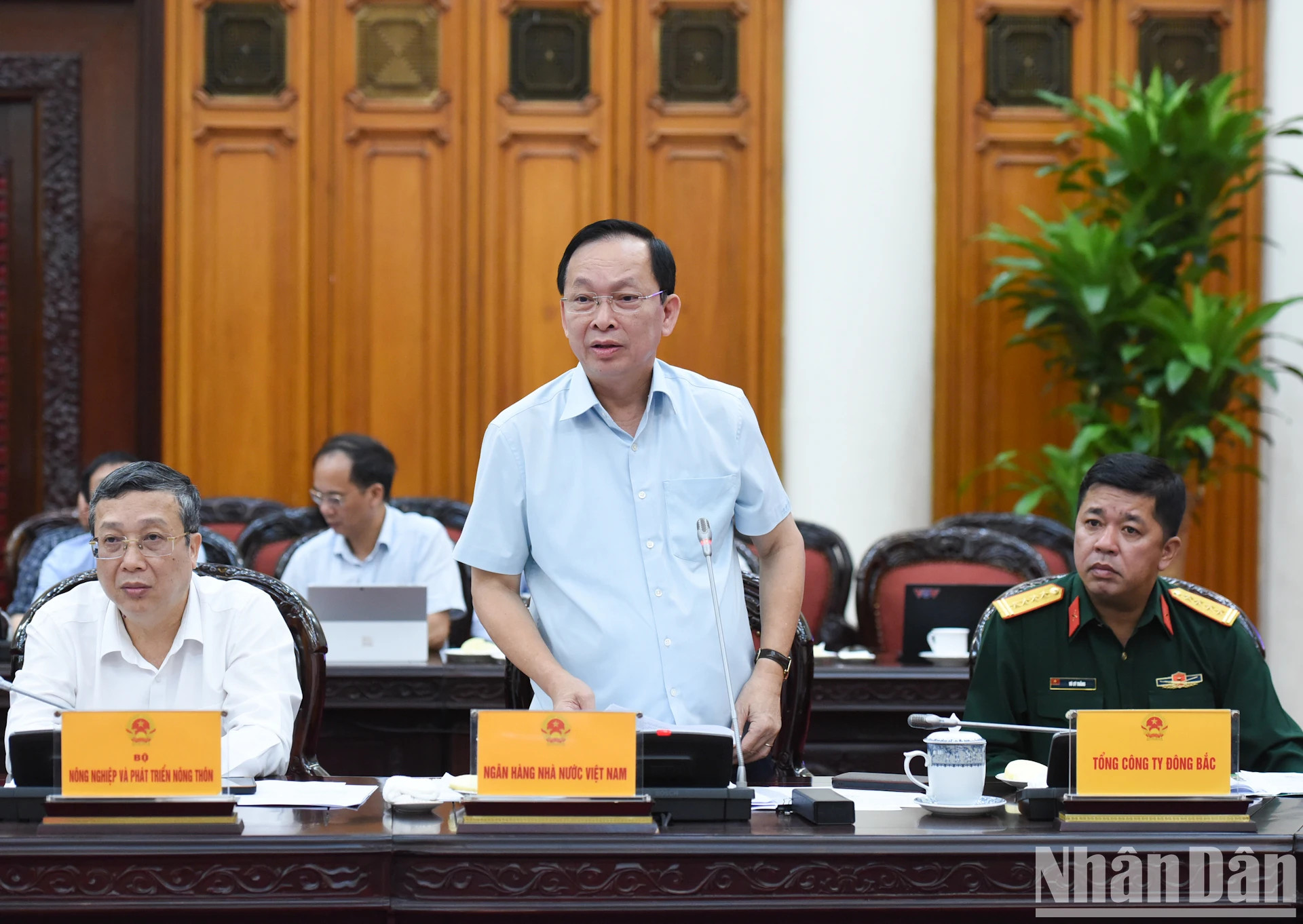 越南国家银行代表发表讲话。 越南国家银行代表发表讲话。