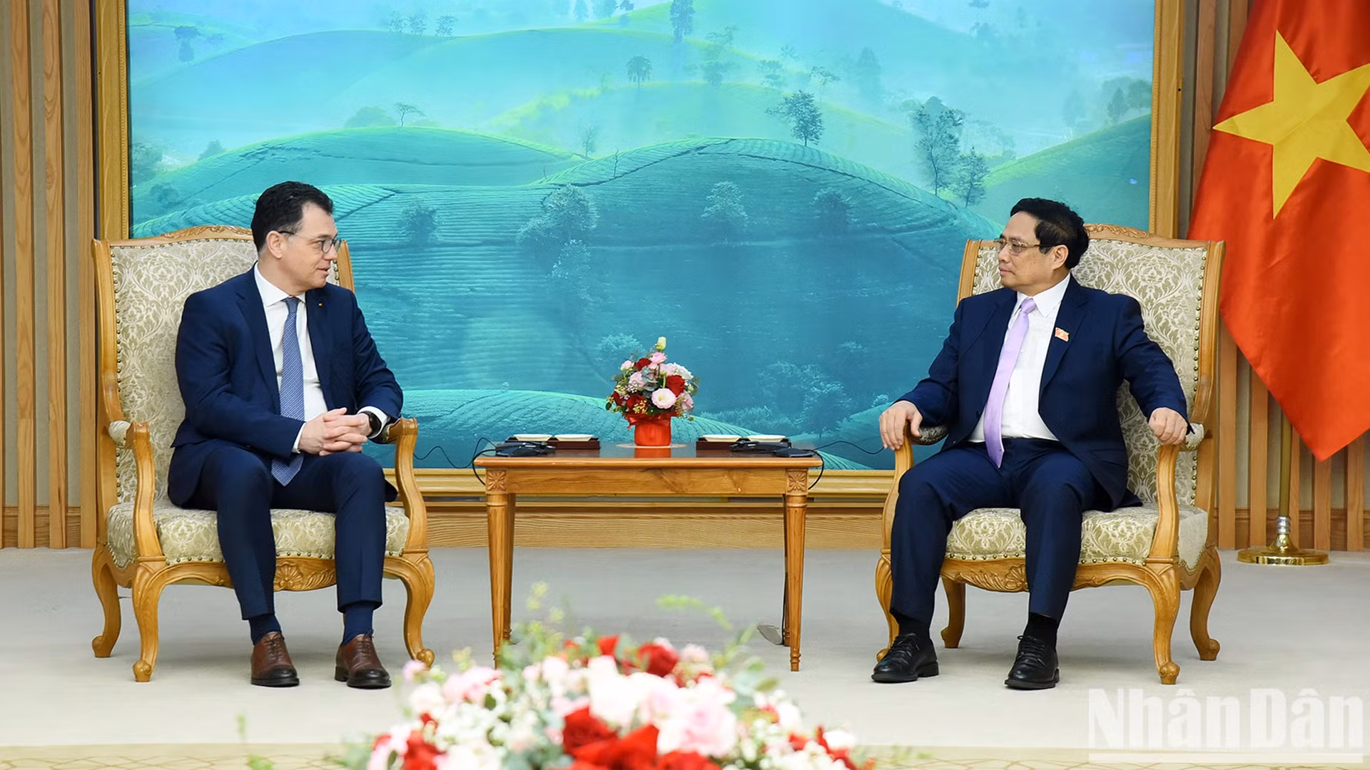 范明正总理会见罗马尼亚经济、创业和旅游部长斯特凡·拉杜·奥普雷亚。