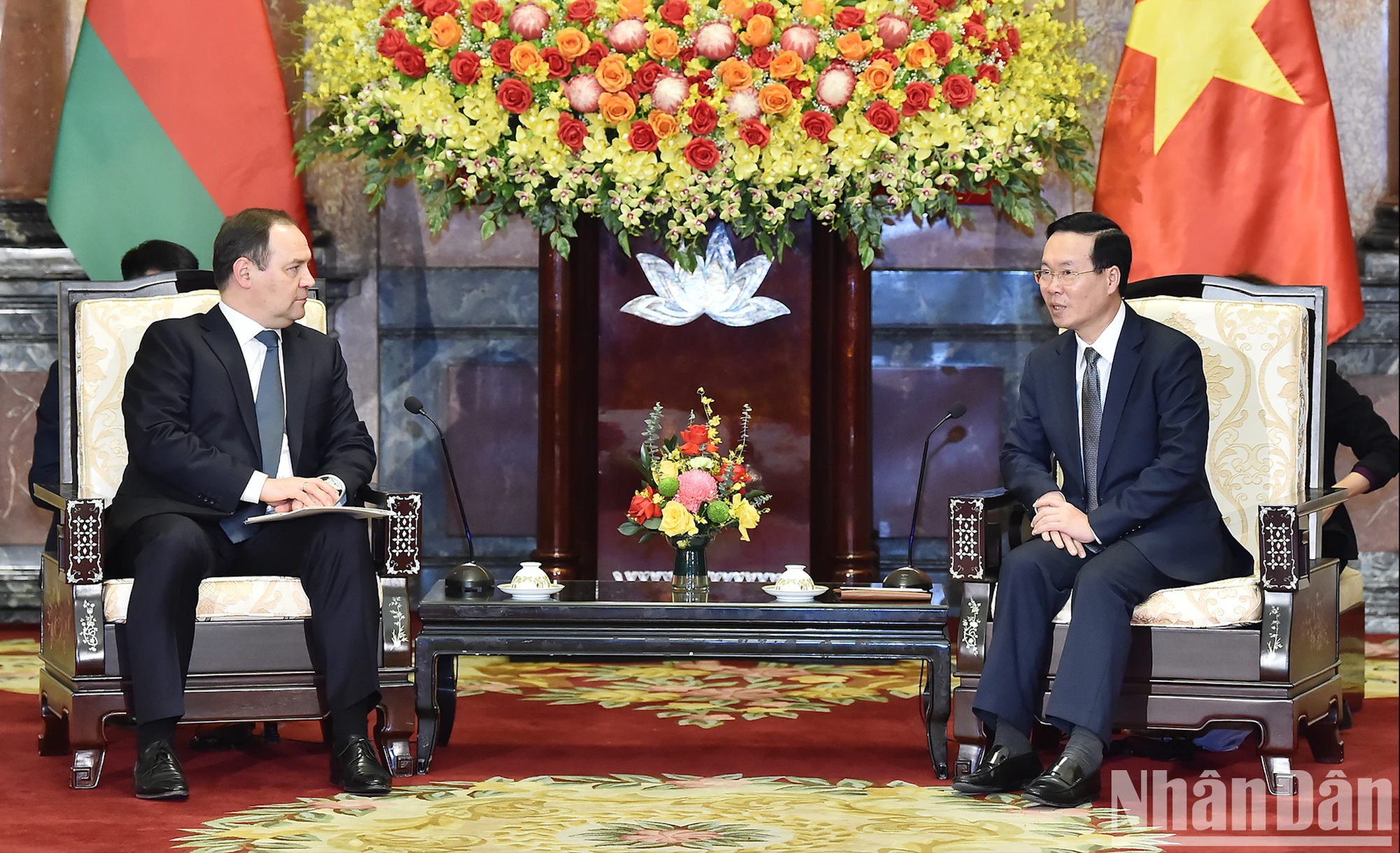 越南国家主席武文赏会见白俄罗斯总理罗曼·戈洛夫琴科。