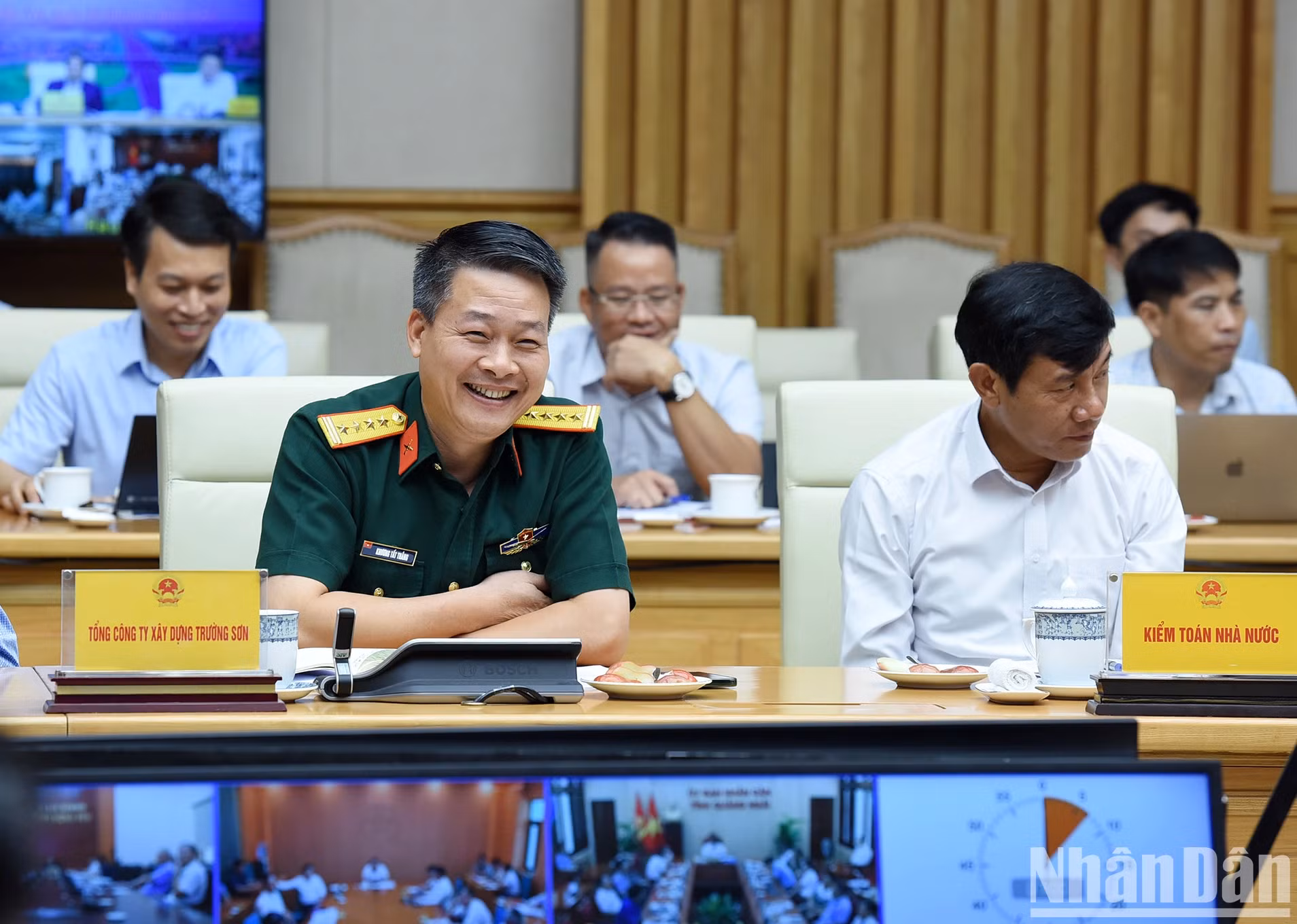 长山建设总公司代表发表讲话。