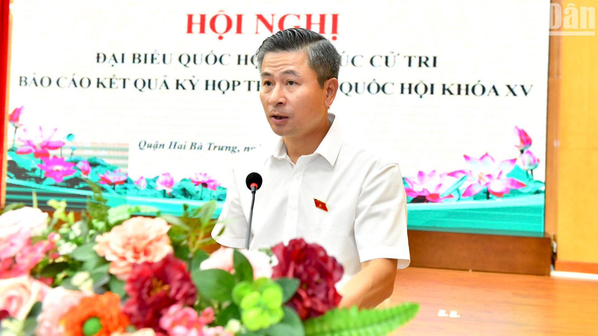 国会代表阮非常作有关吸收选民意见的报告。 国会代表阮非常作有关吸收选民意见的报告。