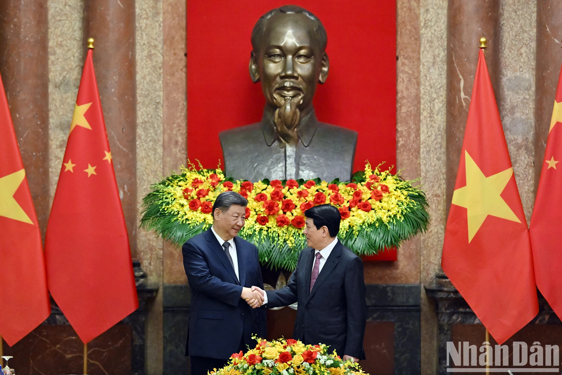 越南国家主席梁强与中共中央总书记、中国国家主席习近平。