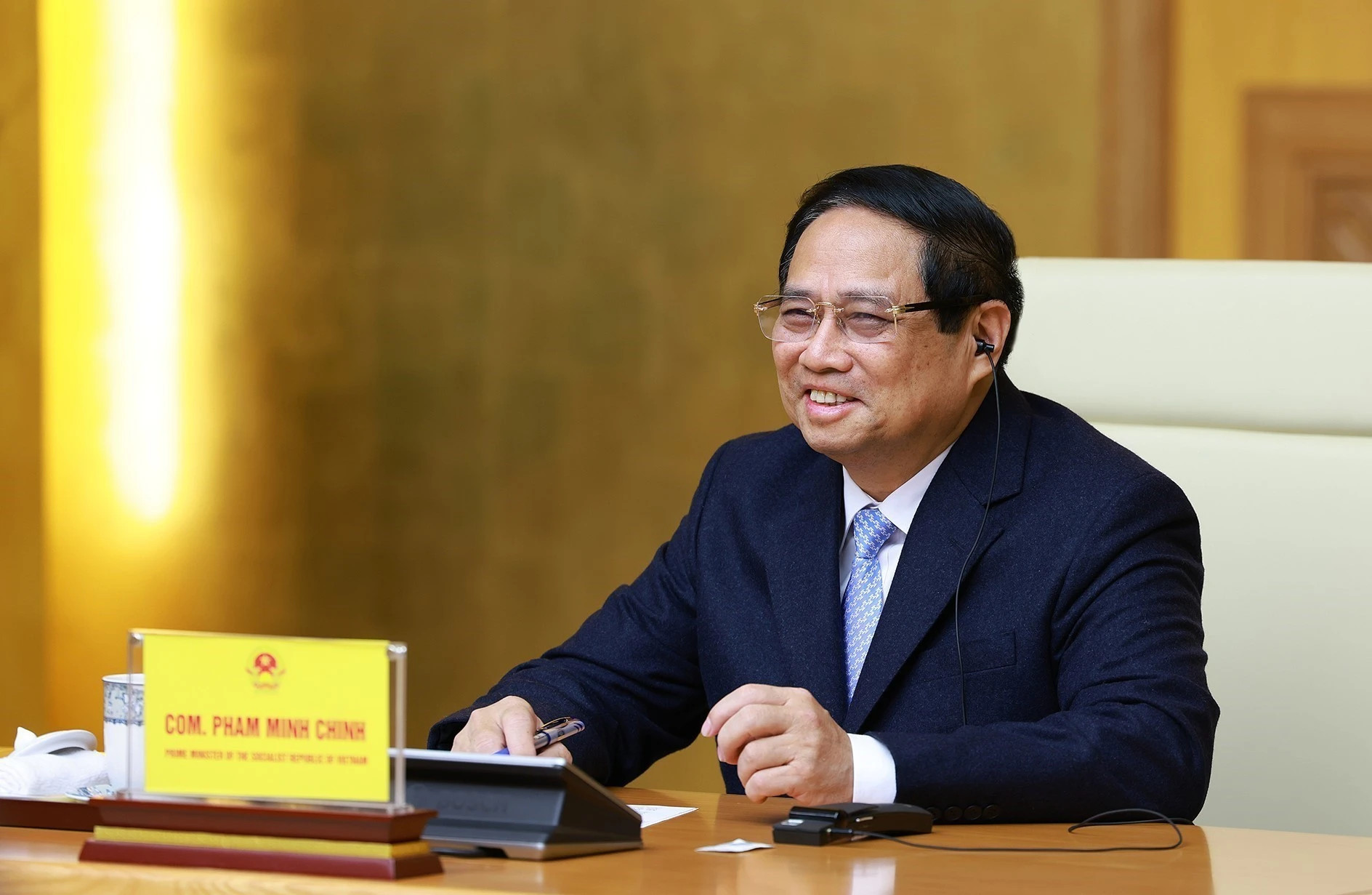 范明正总理发表讲话。