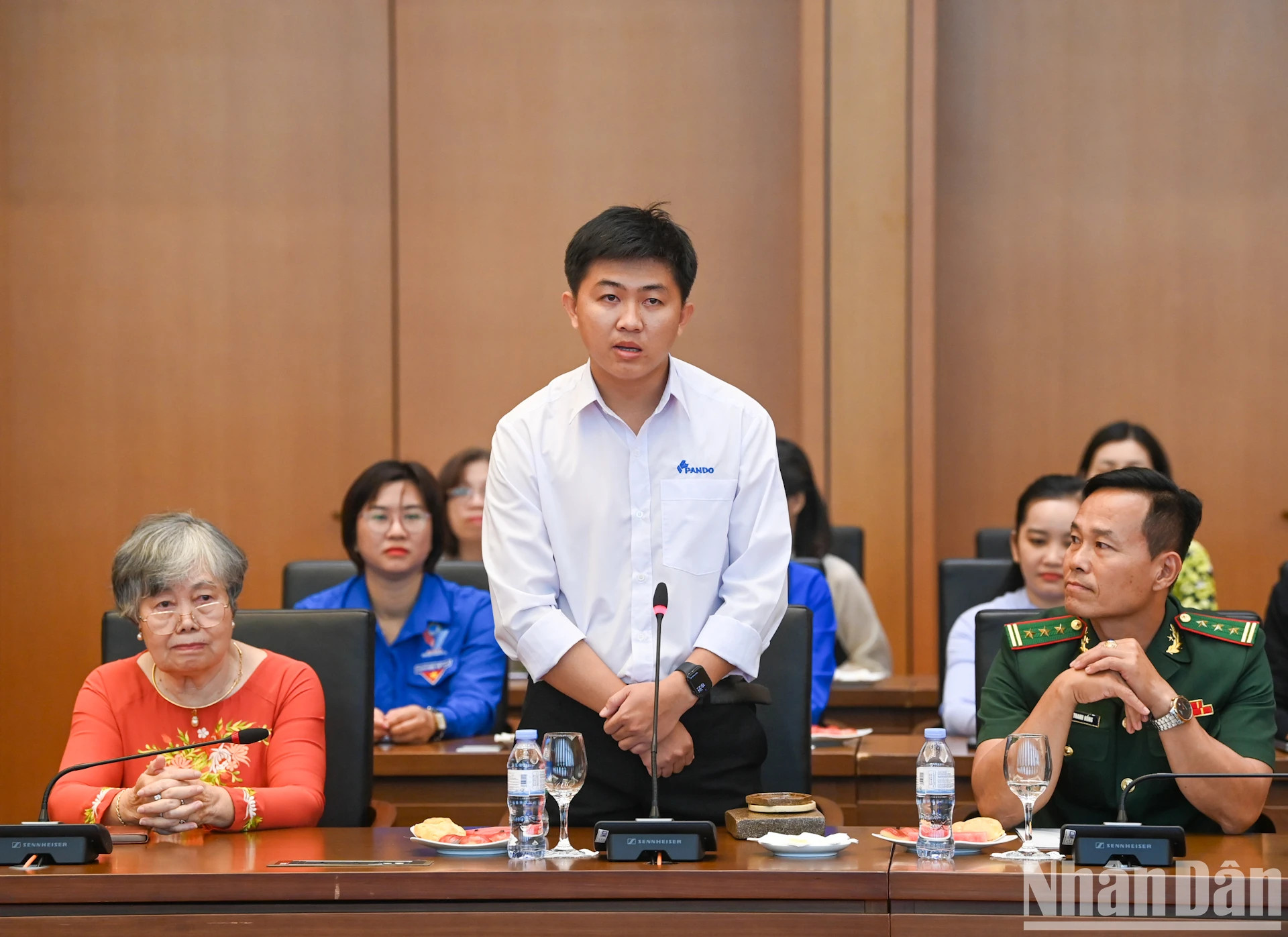 武阿丁奖获奖者代表范孟廷发表讲话。