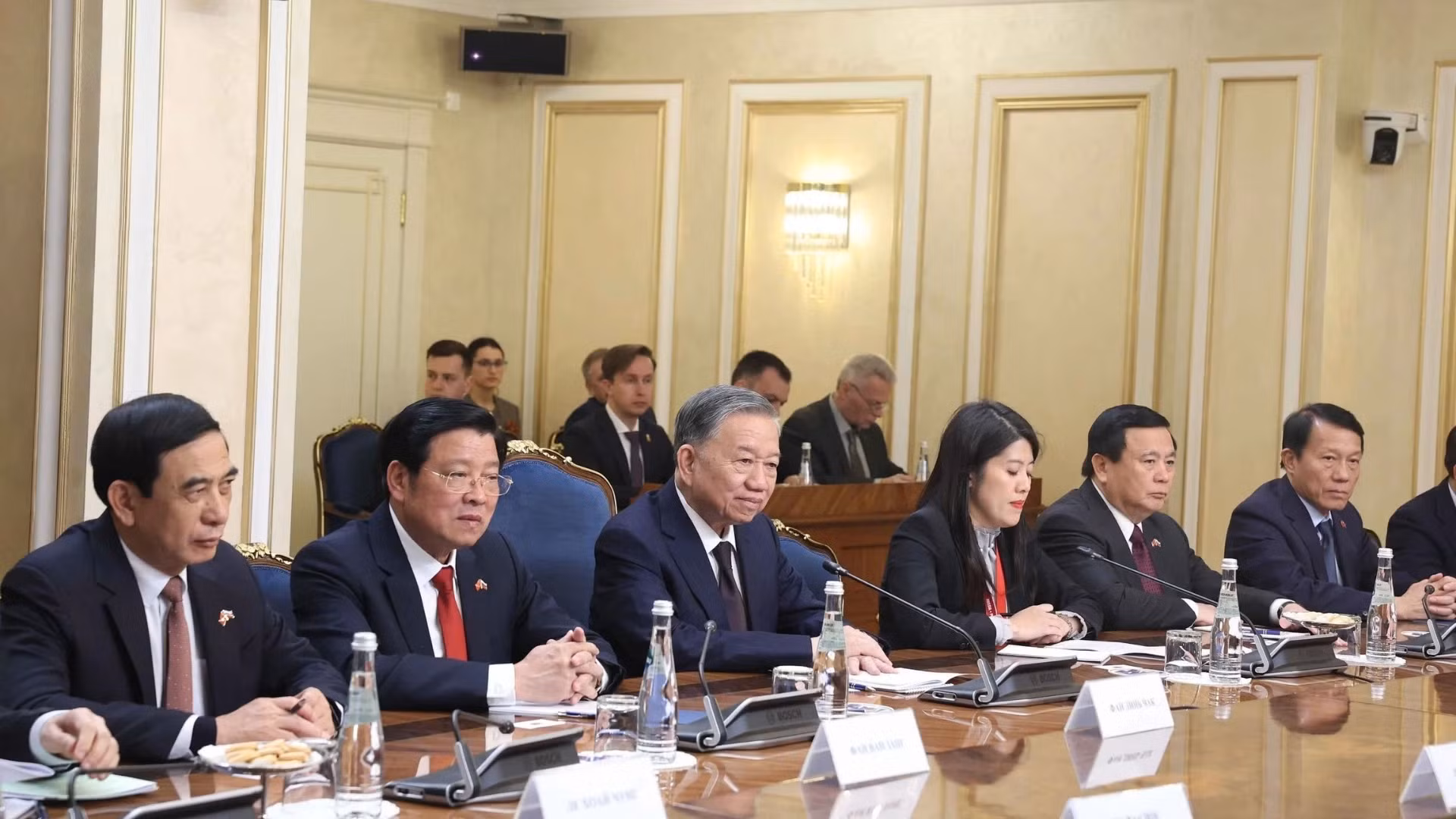 苏林总书记在会见中发表讲话。