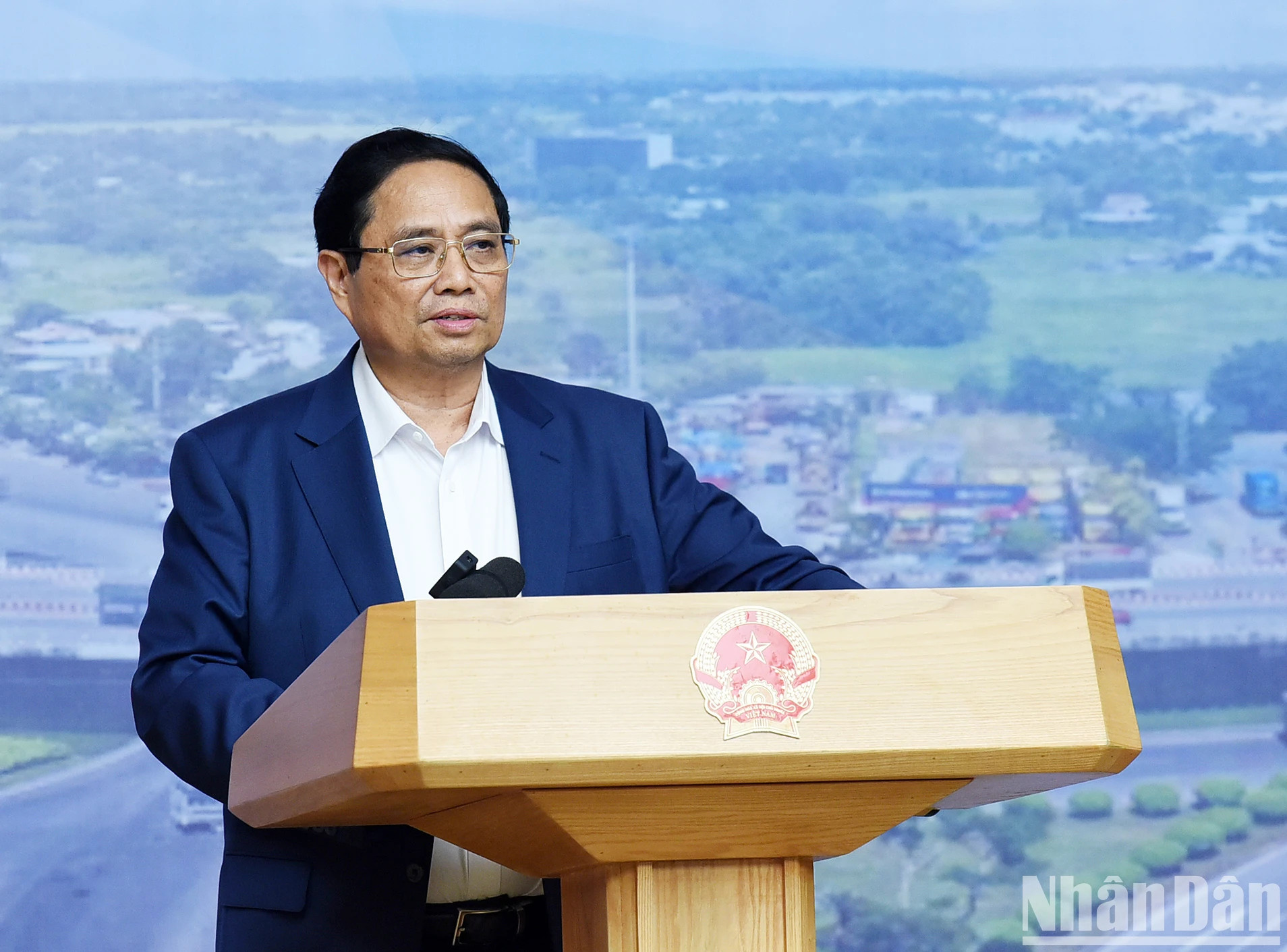 范明正总理发表讲话。 范明正总理发表讲话。