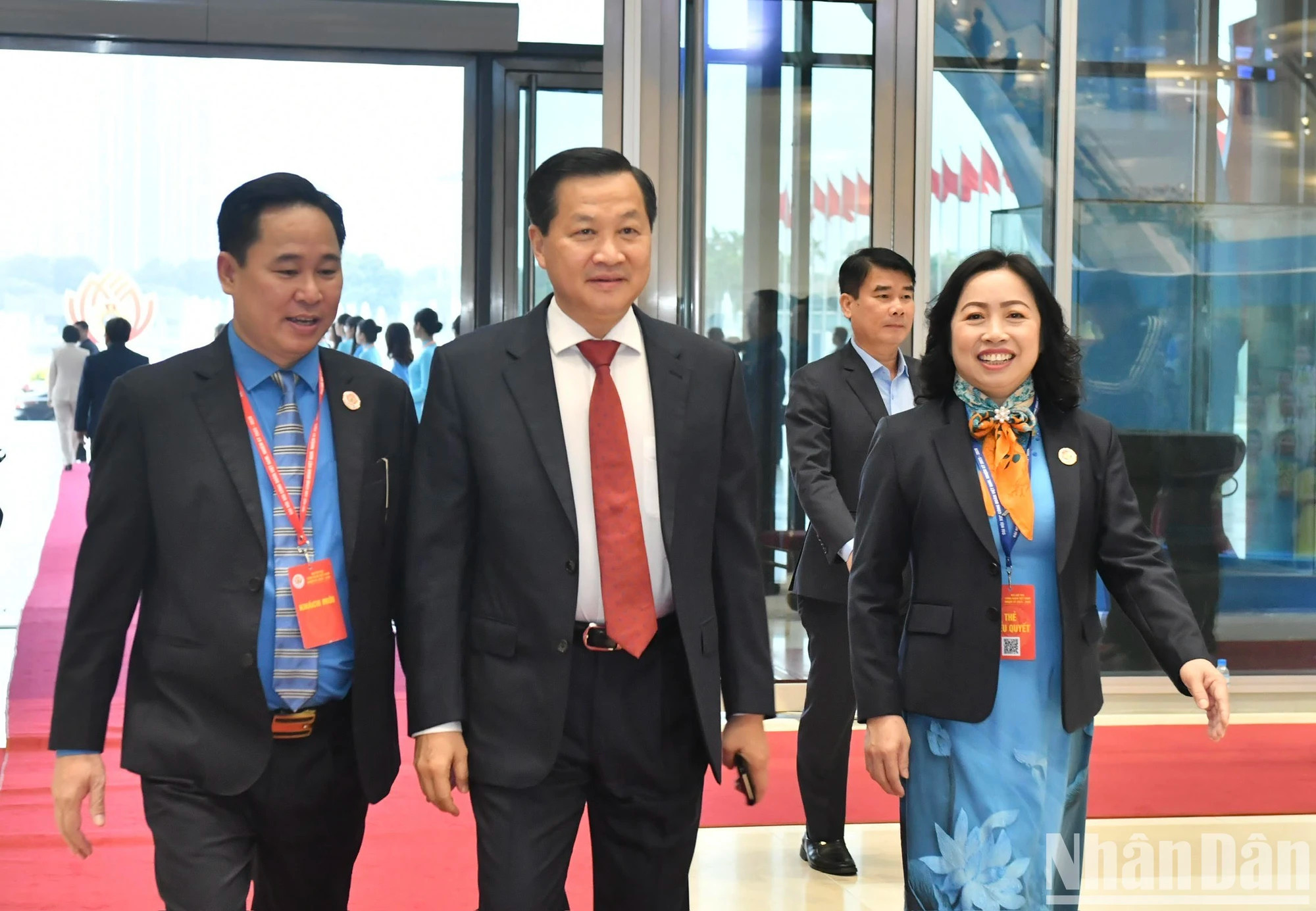 政府副总理黎明慨前来出席会议。 政府副总理黎明慨前来出席会议。