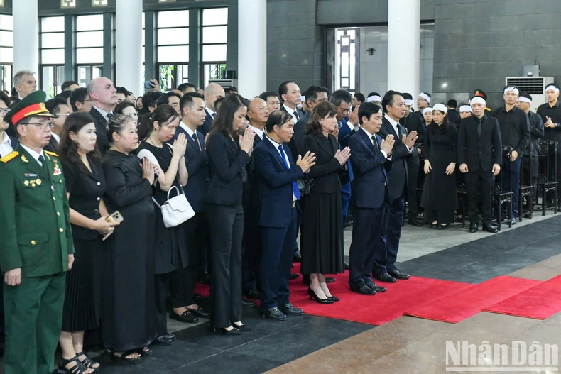 越南工商会代表团吊唁越共中央总书记阮富仲逝世。 越南工商会代表团吊唁越共中央总书记阮富仲逝世。