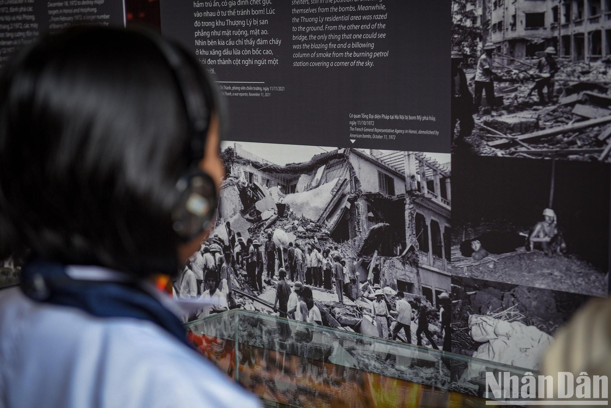 学生们了解了1972年底硝烟弥漫的12个昼夜中，每一位军人和市民所经历的惨烈战斗和损失与牺牲。