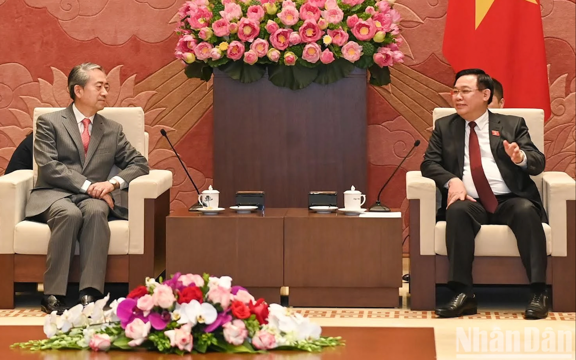 国会主席王廷惠会见中国驻越南大使熊波。