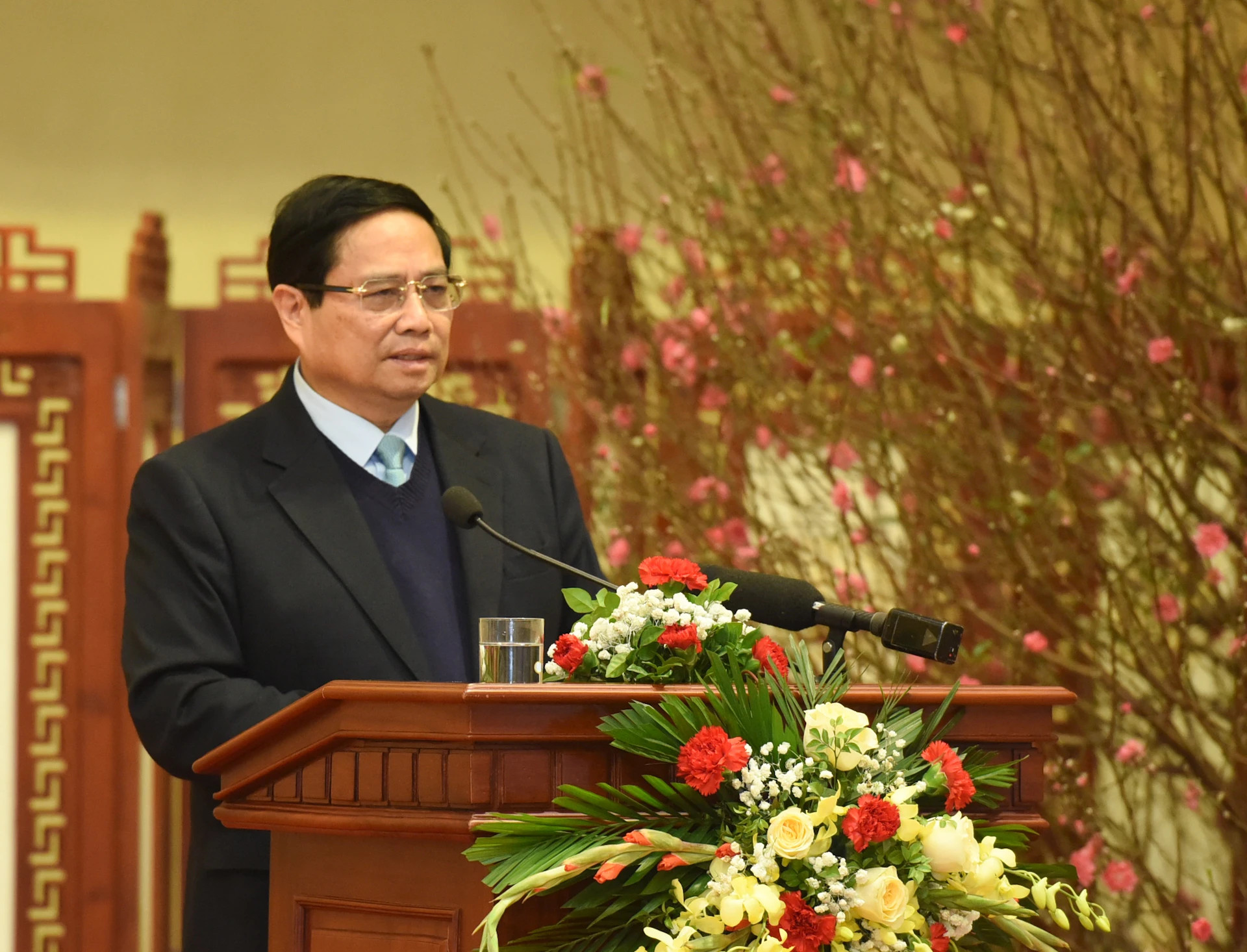 范明正总理发表讲话。