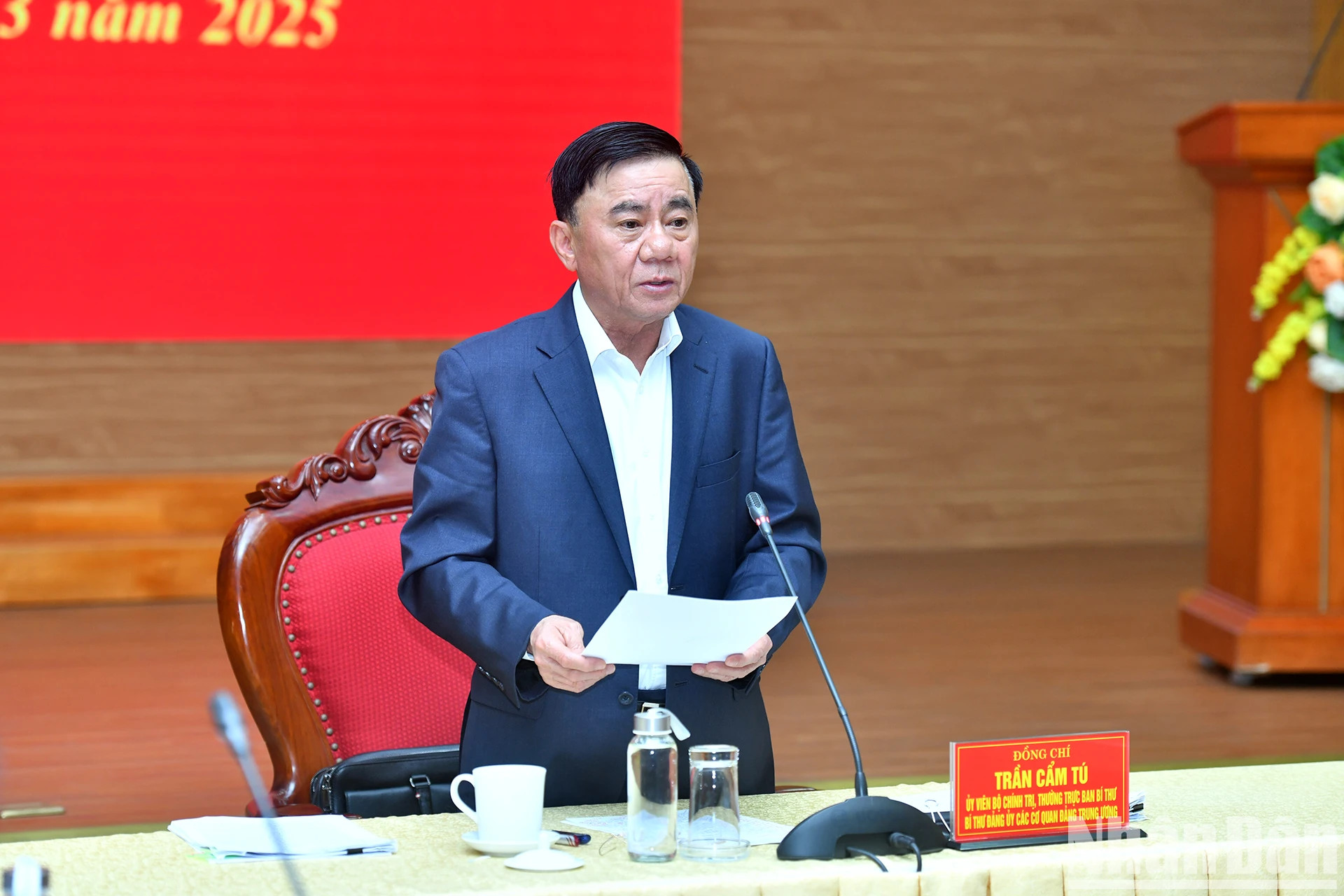 越共中央政治局委员、中央书记处常务书记、党中央机关党委书记陈锦秀发表结论性讲话。