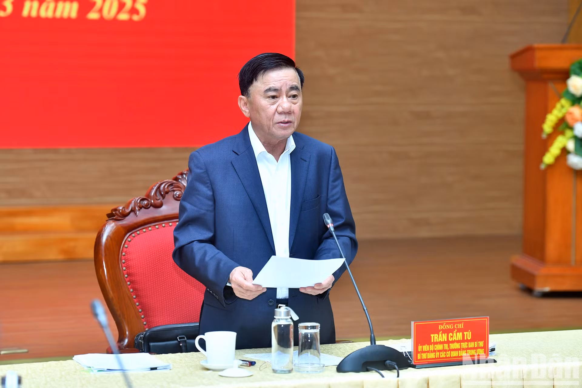 越共中央政治局委员、中央书记处常务书记、党中央机关党委书记陈锦秀发表结论性讲话。