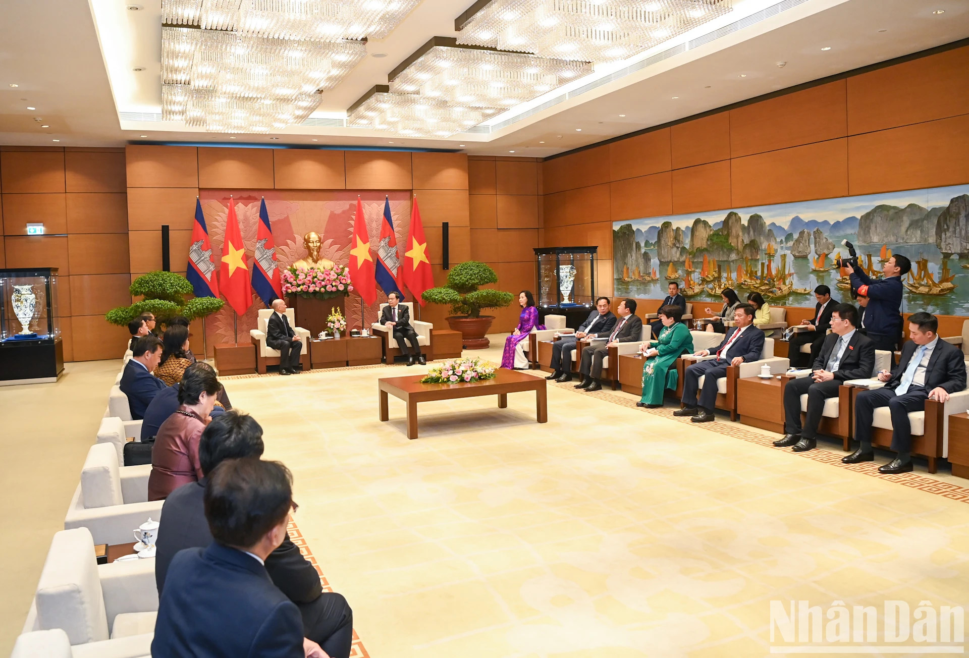 会见场景。 会见场景。