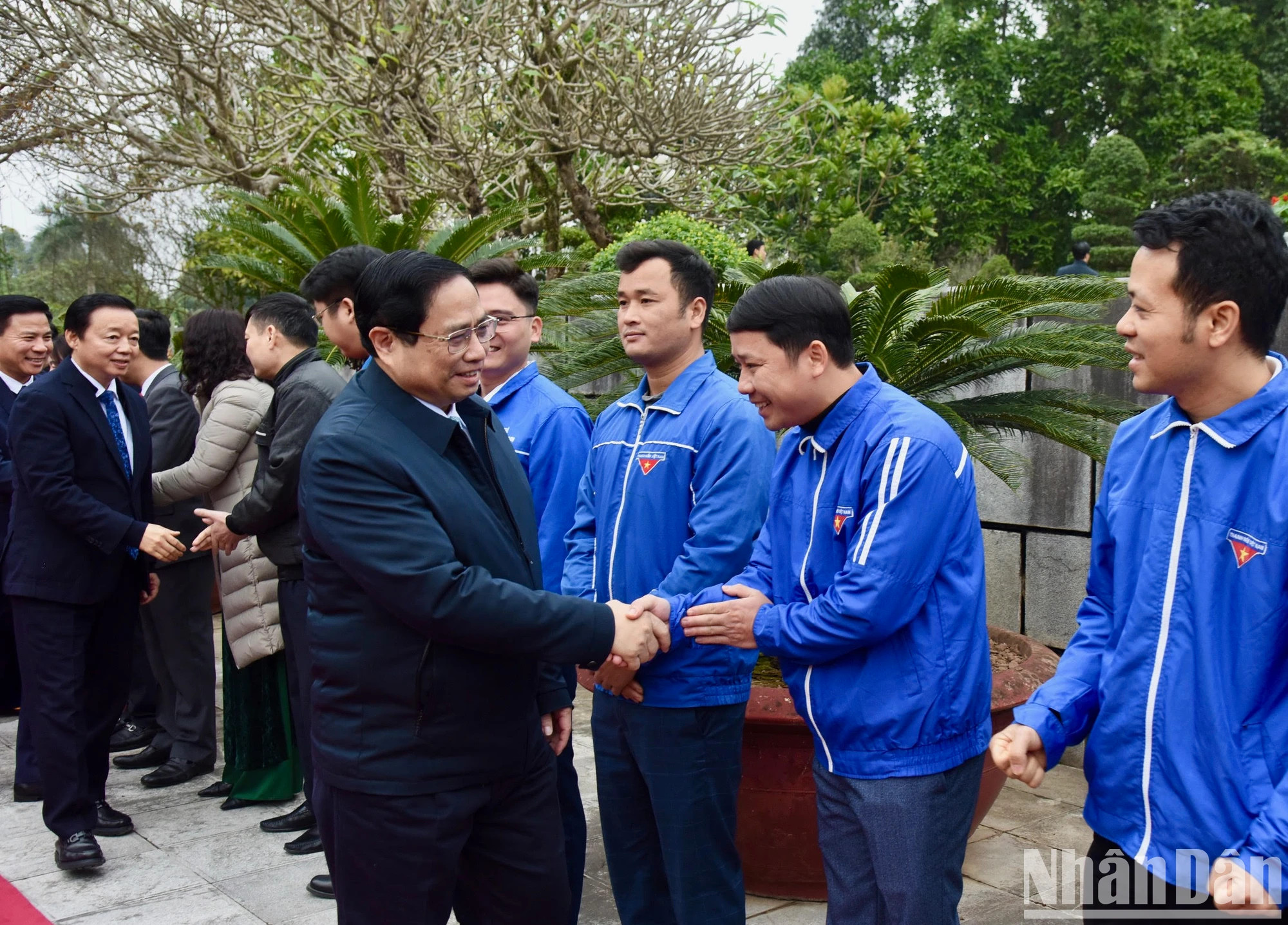 范明正总理和清化市胡志明主席纪念文化区。