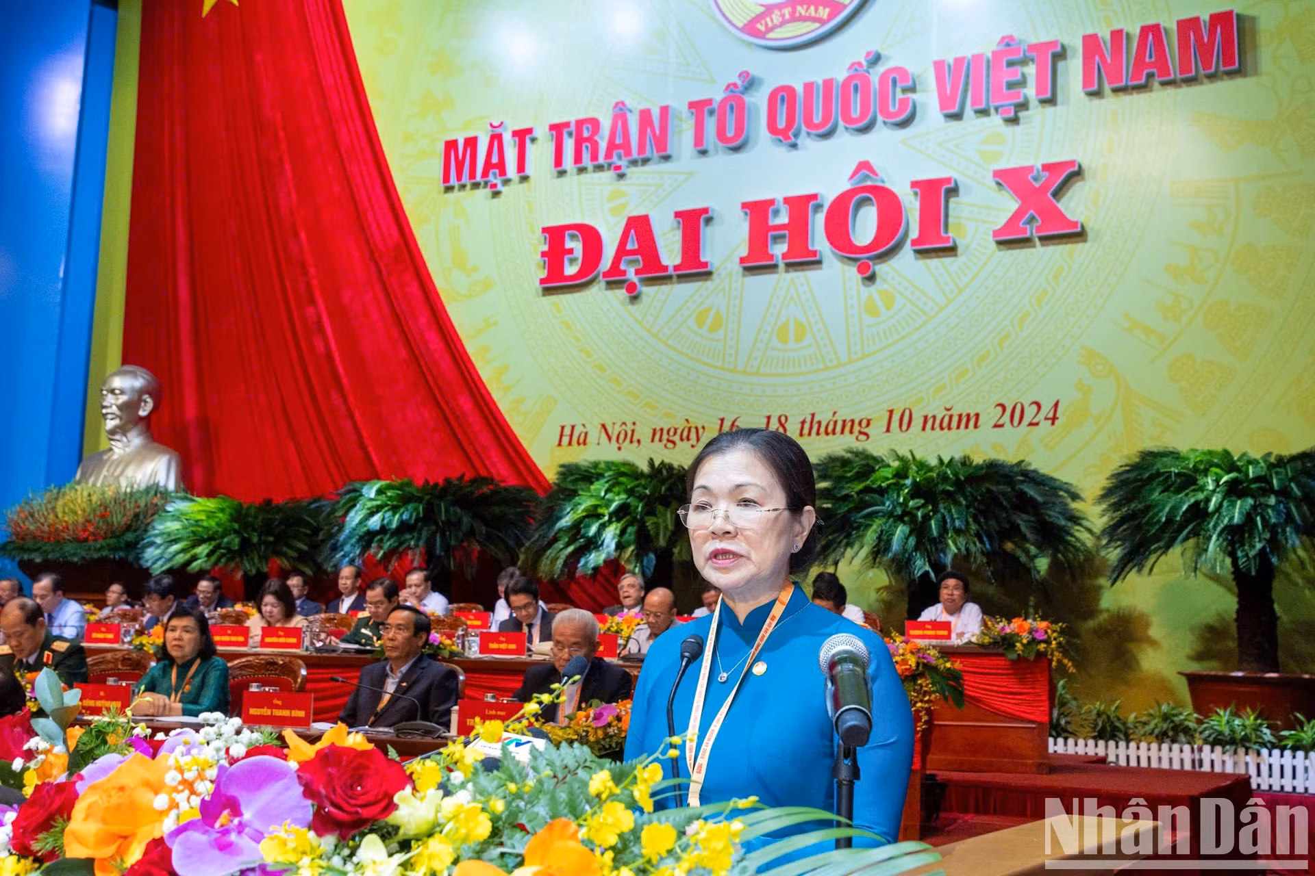 越南祖国阵线中央委员会副主席张氏玉映发表讲话。