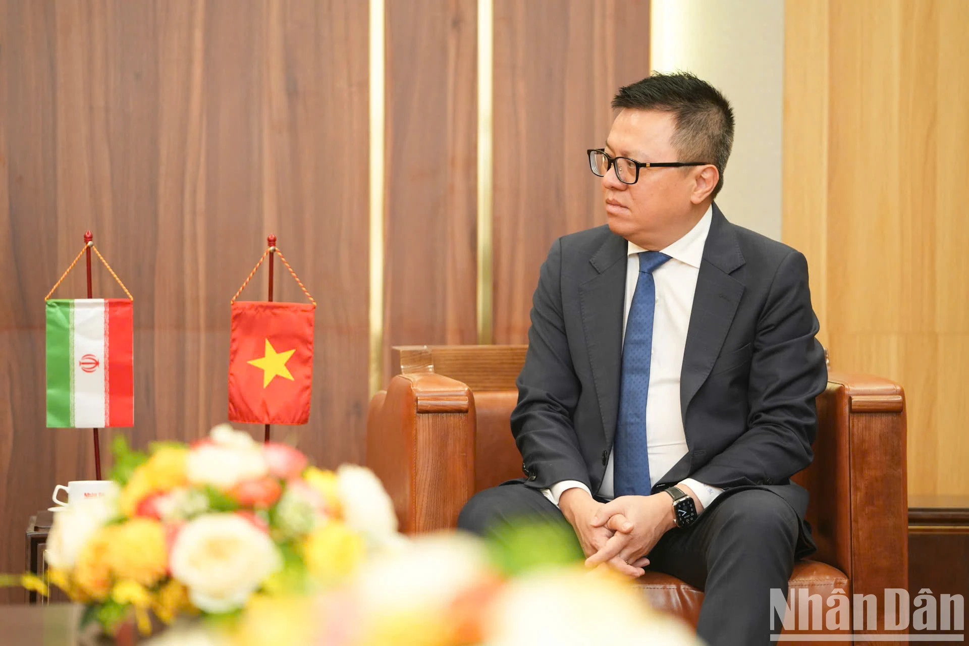 黎国明总编辑在会见中发表讲话。