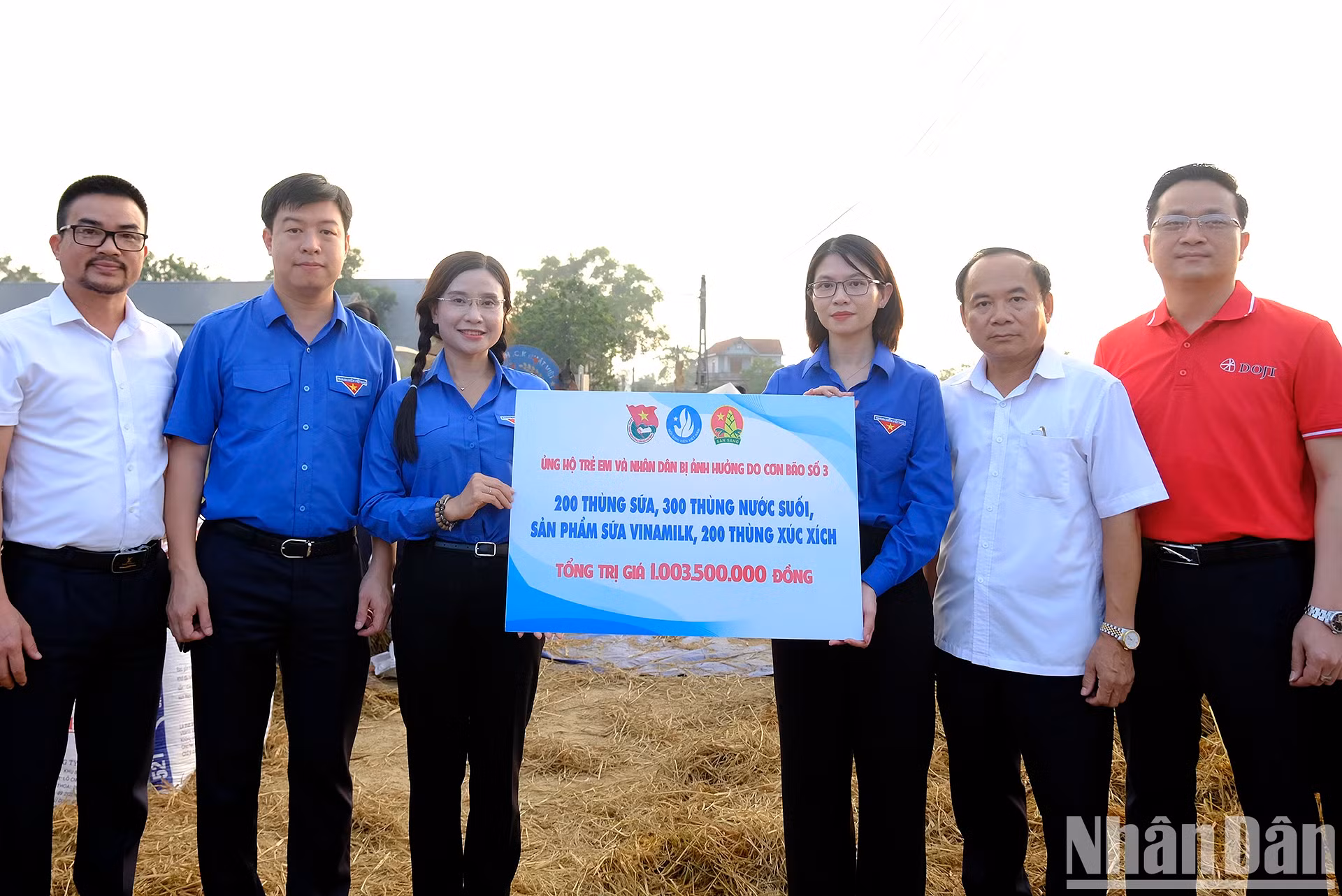 代表团同各单位、组织和捐助者配合向各地分青年团和少先队捐赠资源，以便有更多的资金来照顾和陪伴受台风影响的儿童。