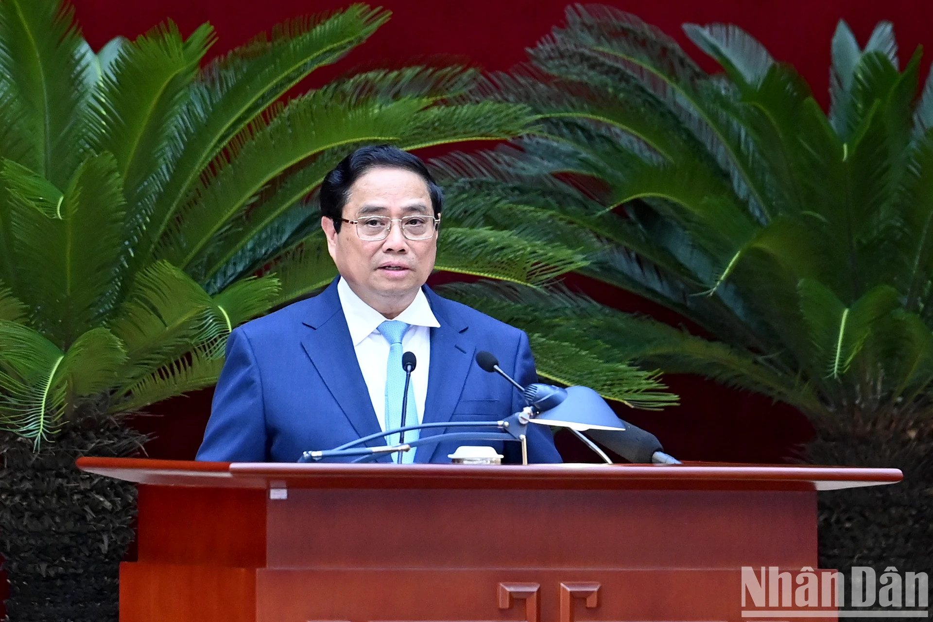 越南政府总理范明正指引会议开幕会。 越南政府总理范明正指引会议开幕会。