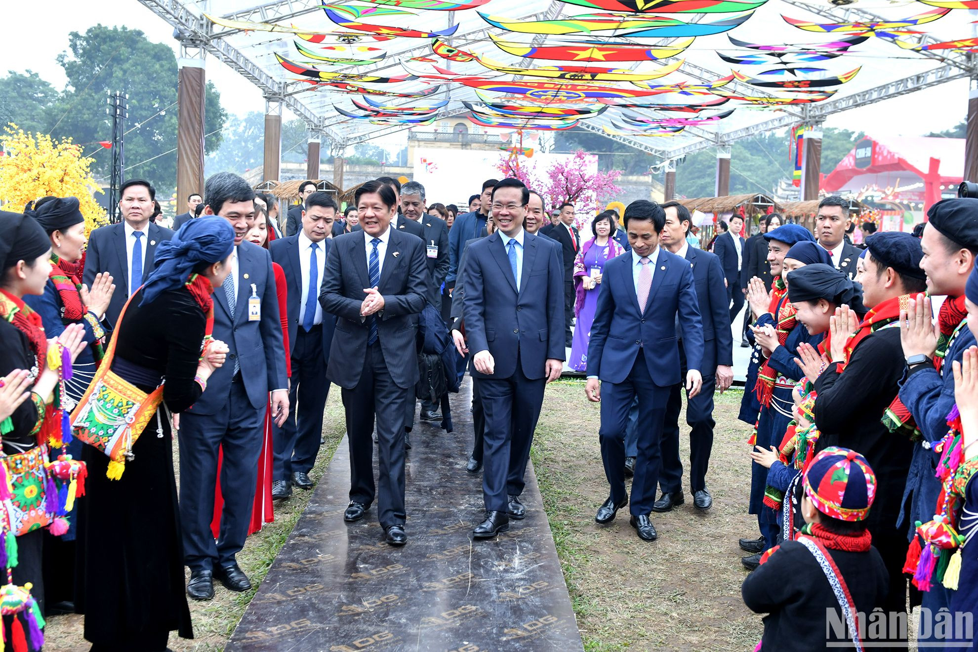 越南国家主席武文赏与菲律宾总统马科斯参观河内升龙皇城【组图】