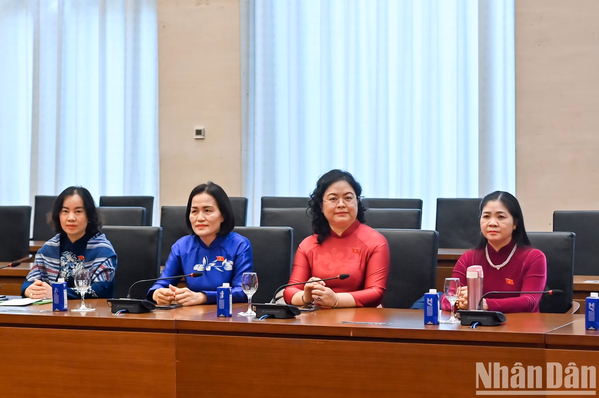 出席会见的各位女代表。