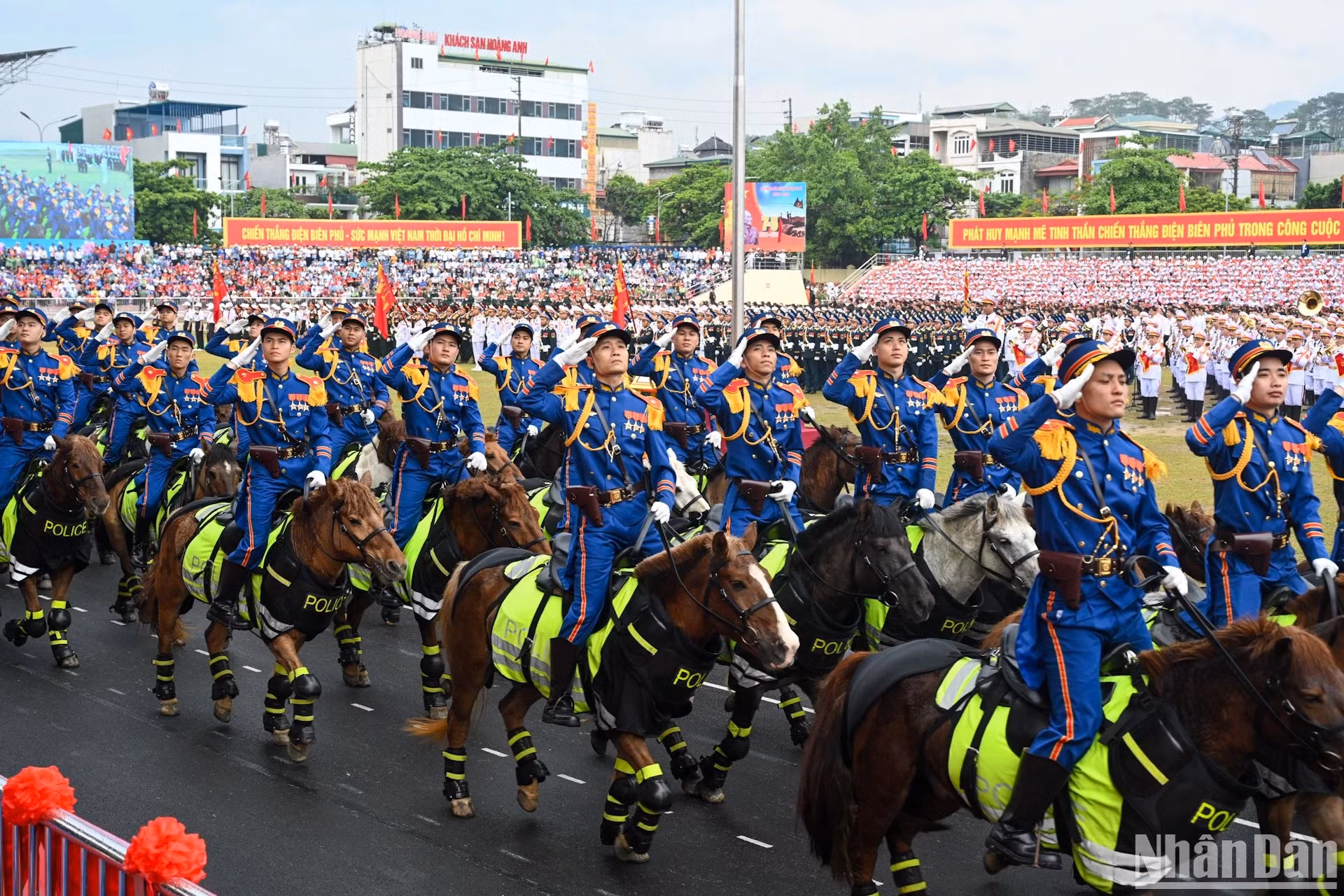 骑兵机动警察。