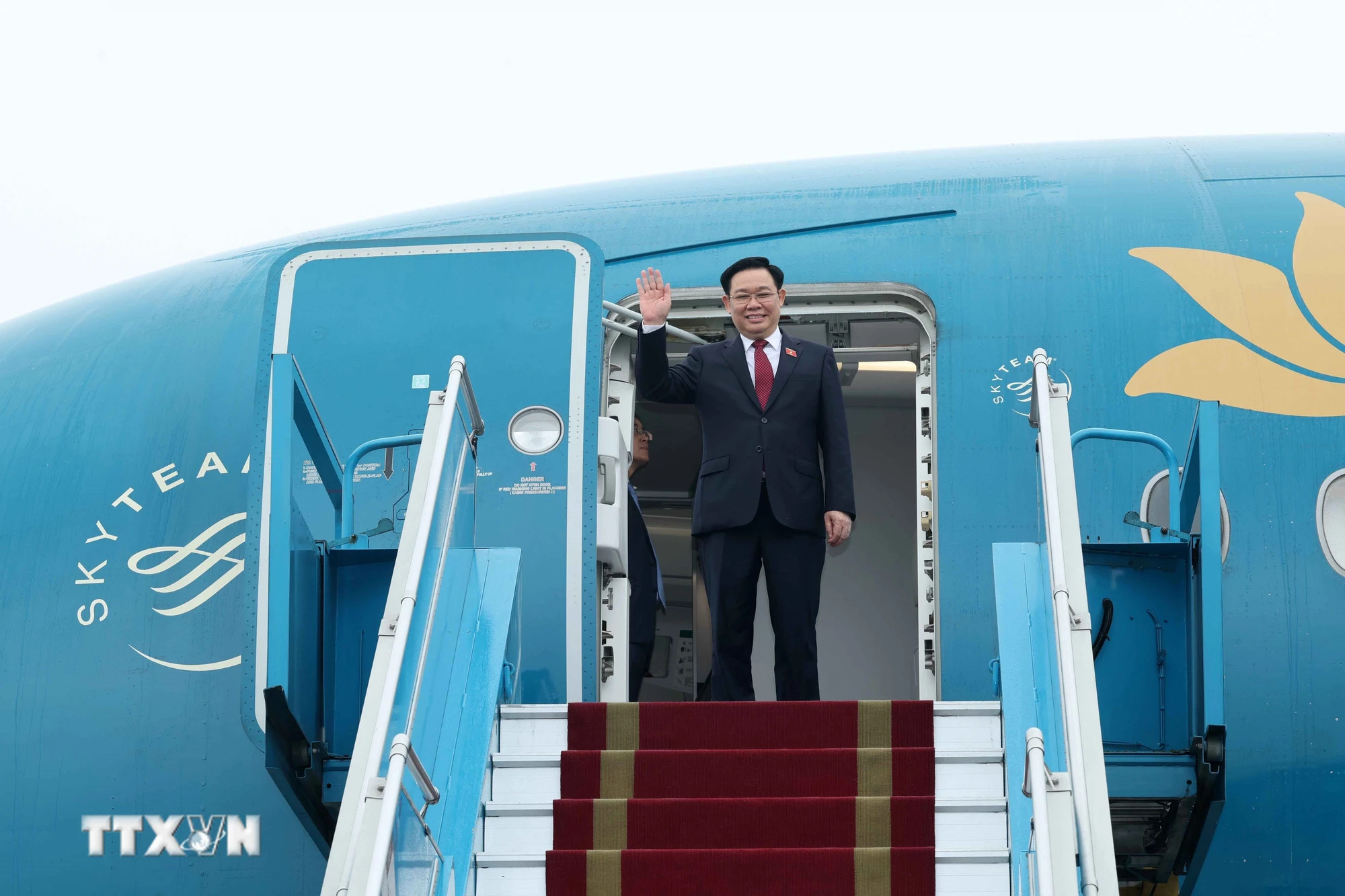 越南国会主席王廷惠启程对中国进行正式访问。(图片来源:越通社) 越南国会主席王廷惠启程对中国进行正式访问。(图片来源:越通社)