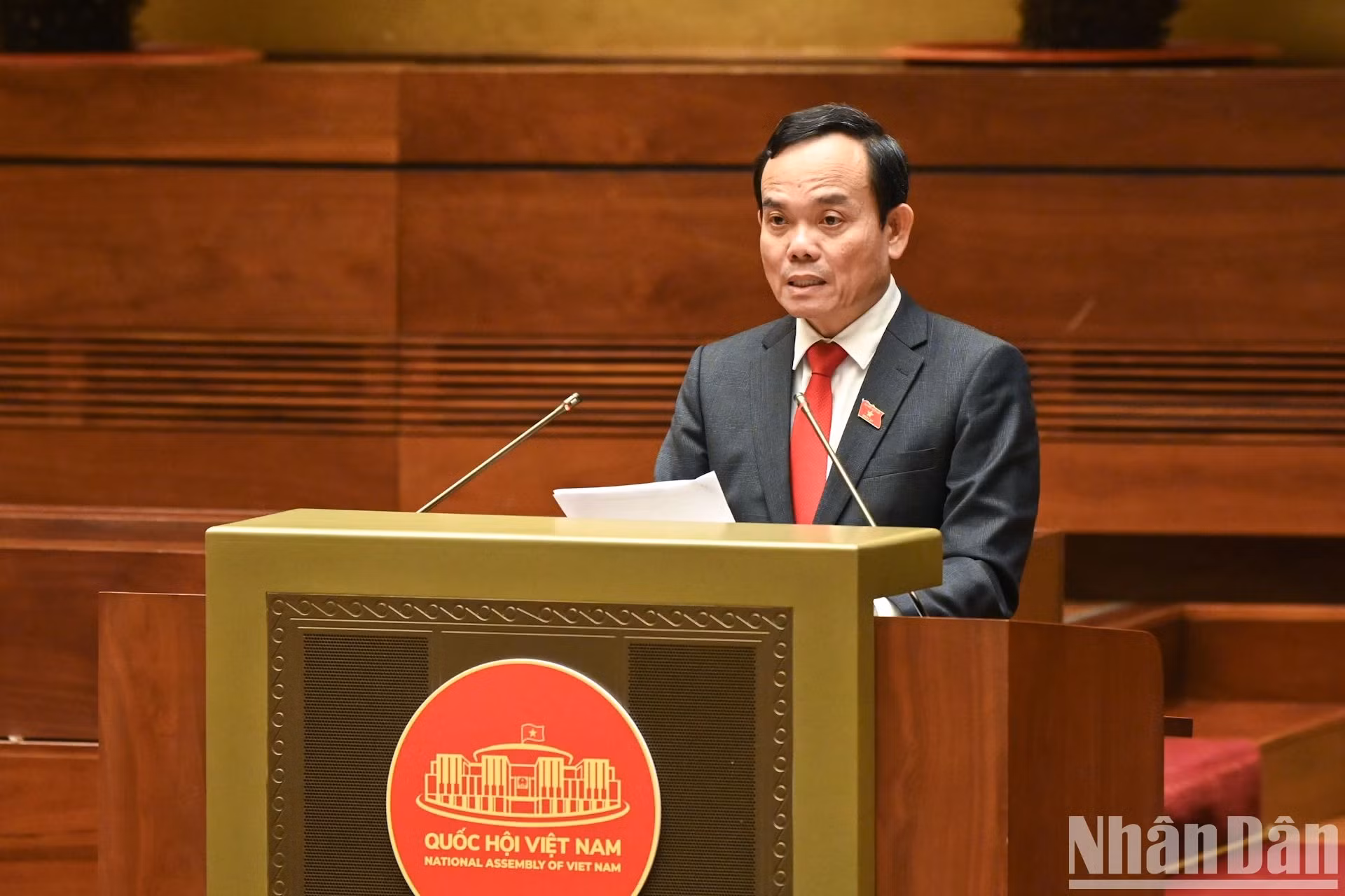 政府副总理陈流光发表讲话。