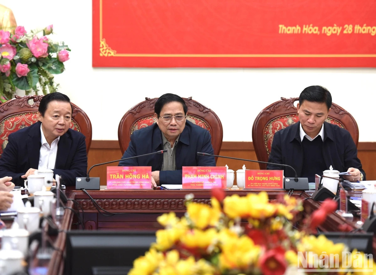 范明正总理主持加快从广平省广泽至兴安省诺街的500 kV输电线路扩建项目施工进度会议。