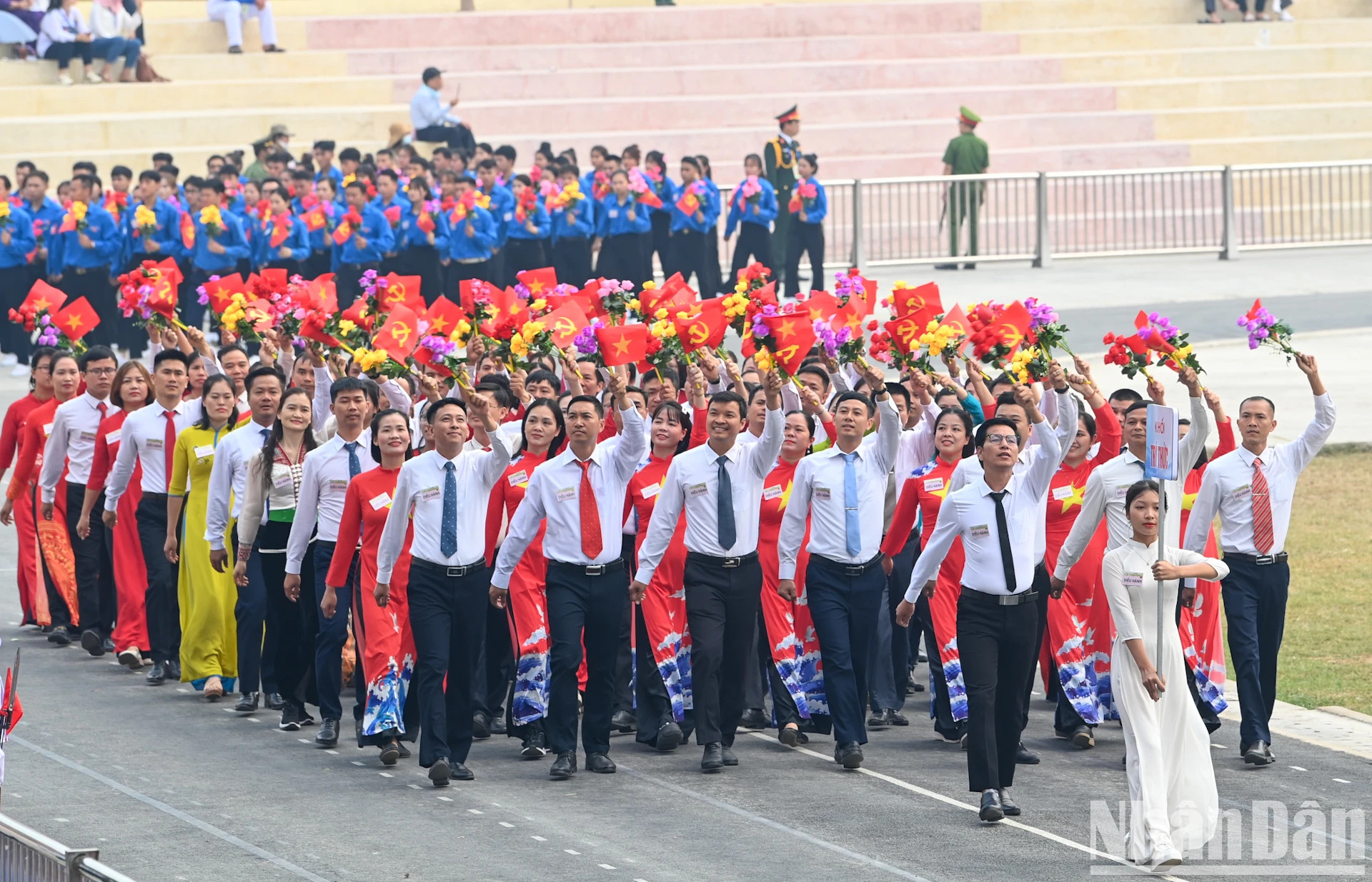 革命知识分子。 革命知识分子。