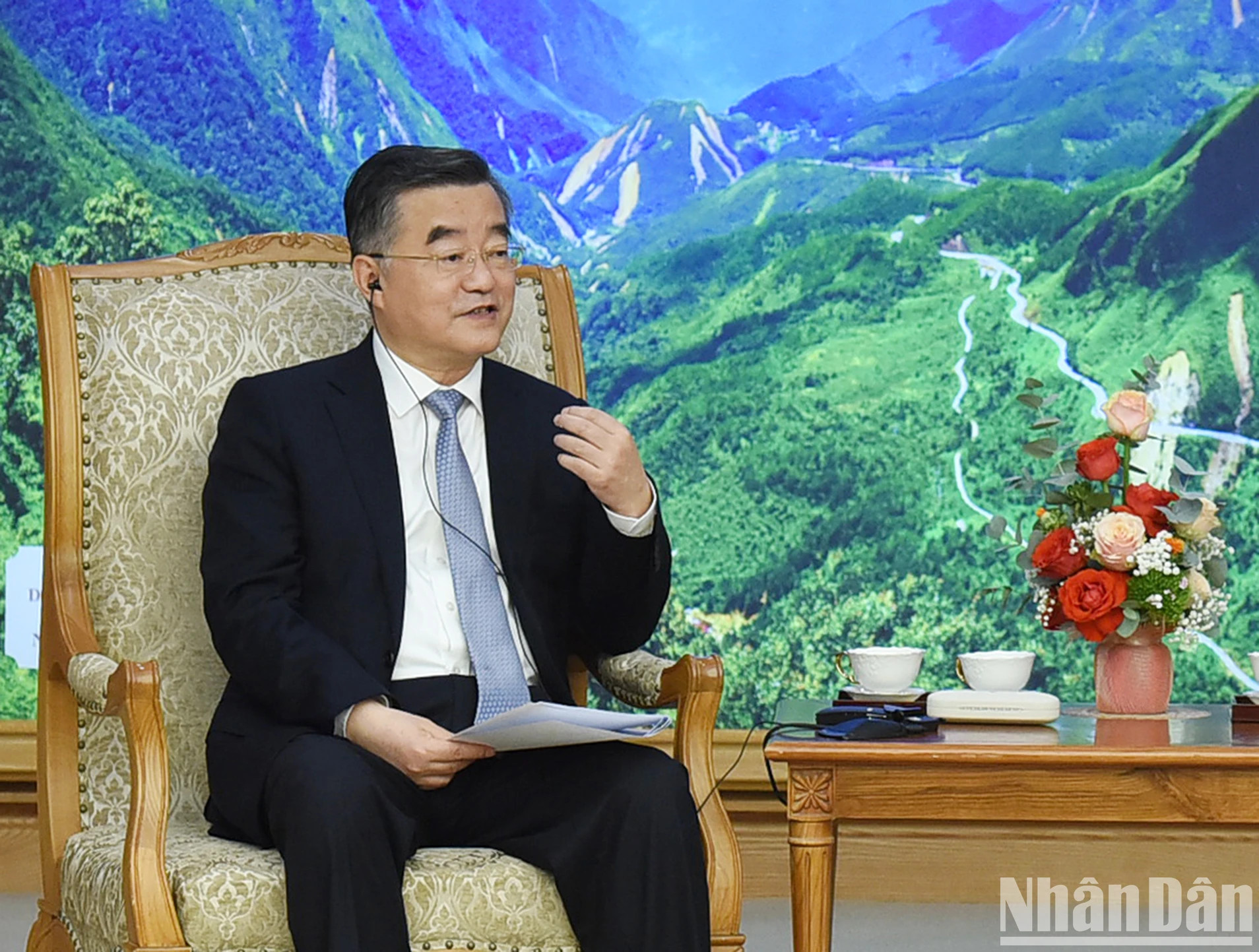 中国全国人大常委会副委员长张庆伟在会见中发表讲话。 中国全国人大常委会副委员长张庆伟在会见中发表讲话。