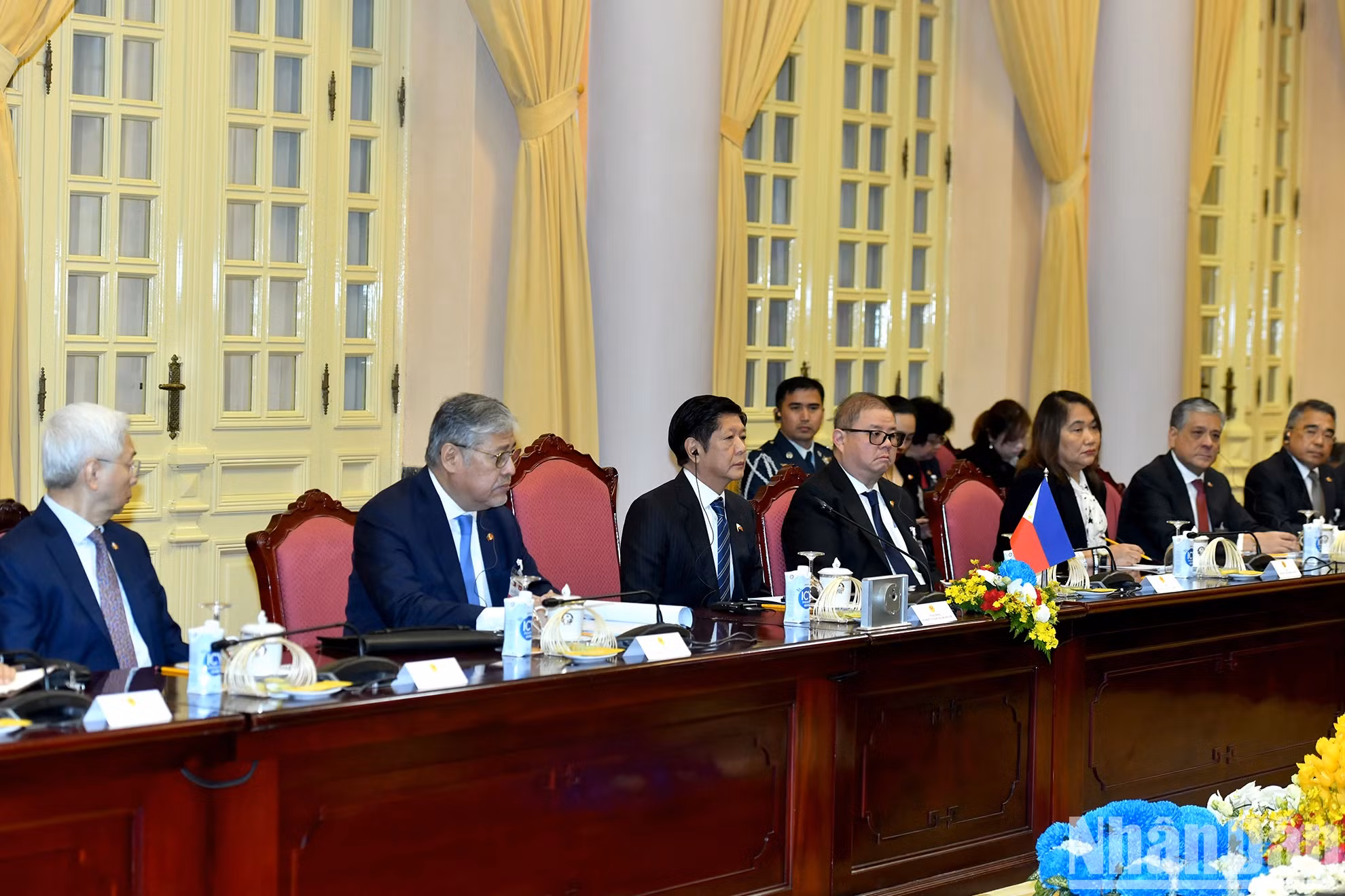 出席会谈的菲律宾代表团。